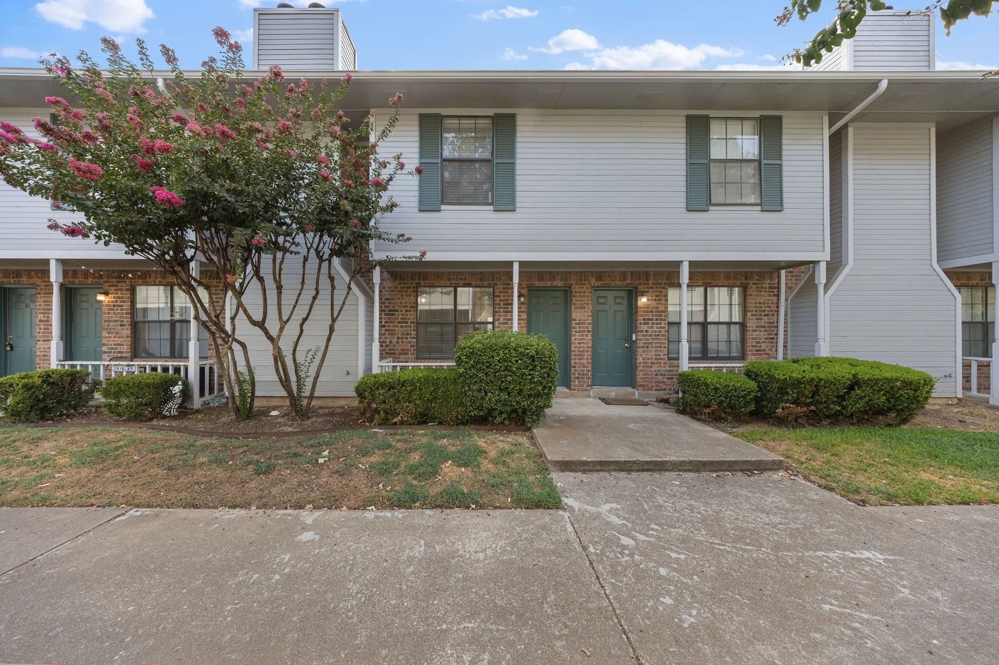 Townhouse For Rent in Denton County , 929 W Hickory Street A8, Denton, Texas 76201, 2 Bedroom, 3 Bathroom, Garage spaces, 1,047 Sqft, built in 1985, mls#21366322, Real Estate Agent in Denton, Homes For Rent in Denton county, Homes For Rent in Denton, Realtor in Denton Texas, Real Estate Brokerage Independent Realty Texas, Luminita Cordes Realtor
