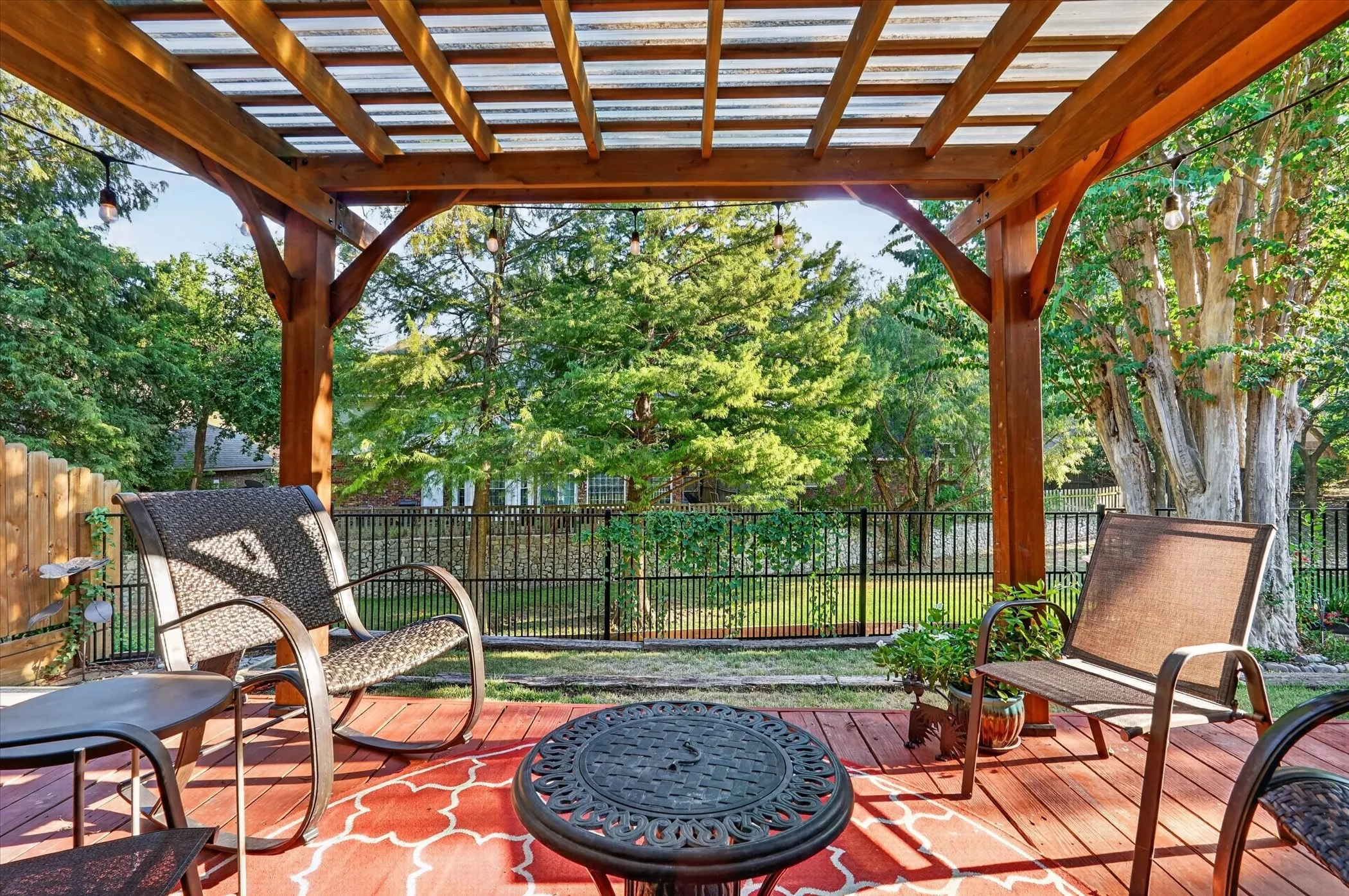 Single Family Residence For Sale in Collin County , 5035 Bryn Mawr Drive, Mc Kinney, Texas 75072, 3 Bedroom, 2 Bathroom, 2 Garage spaces, 1,361 Sqft, built in 1988, mls#21376635, Real Estate Agent in Mc Kinney, Homes For Sale in Collin county, Homes For Sale in Mc Kinney, Realtor in Mc Kinney Texas, Real Estate Brokerage Independent Realty Texas, Luminita Cordes Realtor