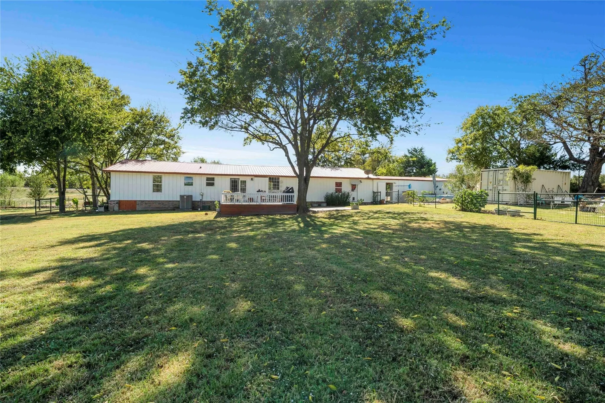Single Family Residence For Sale in Collin County , 8235 County Road 506, Anna, Texas 75409, 3 Bedroom, 2 Bathroom, Garage spaces, 1,958 Sqft, built in 1976, mls#21380727, Real Estate Agent in Anna, Homes For Sale in Collin county, Homes For Sale in Anna, Realtor in Anna Texas, Real Estate Brokerage Independent Realty Texas, Luminita Cordes Realtor