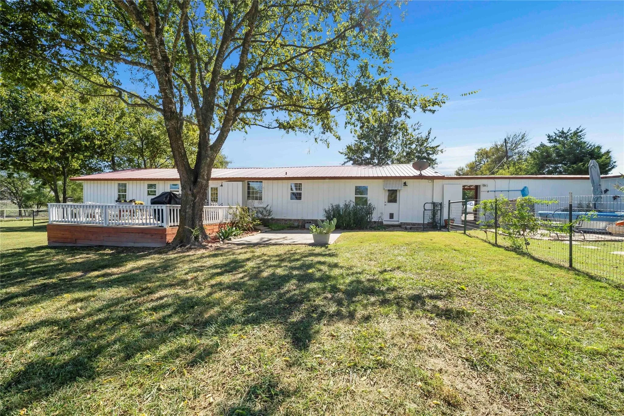 Single Family Residence For Sale in Collin County , 8235 County Road 506, Anna, Texas 75409, 3 Bedroom, 2 Bathroom, Garage spaces, 1,958 Sqft, built in 1976, mls#21380727, Real Estate Agent in Anna, Homes For Sale in Collin county, Homes For Sale in Anna, Realtor in Anna Texas, Real Estate Brokerage Independent Realty Texas, Luminita Cordes Realtor