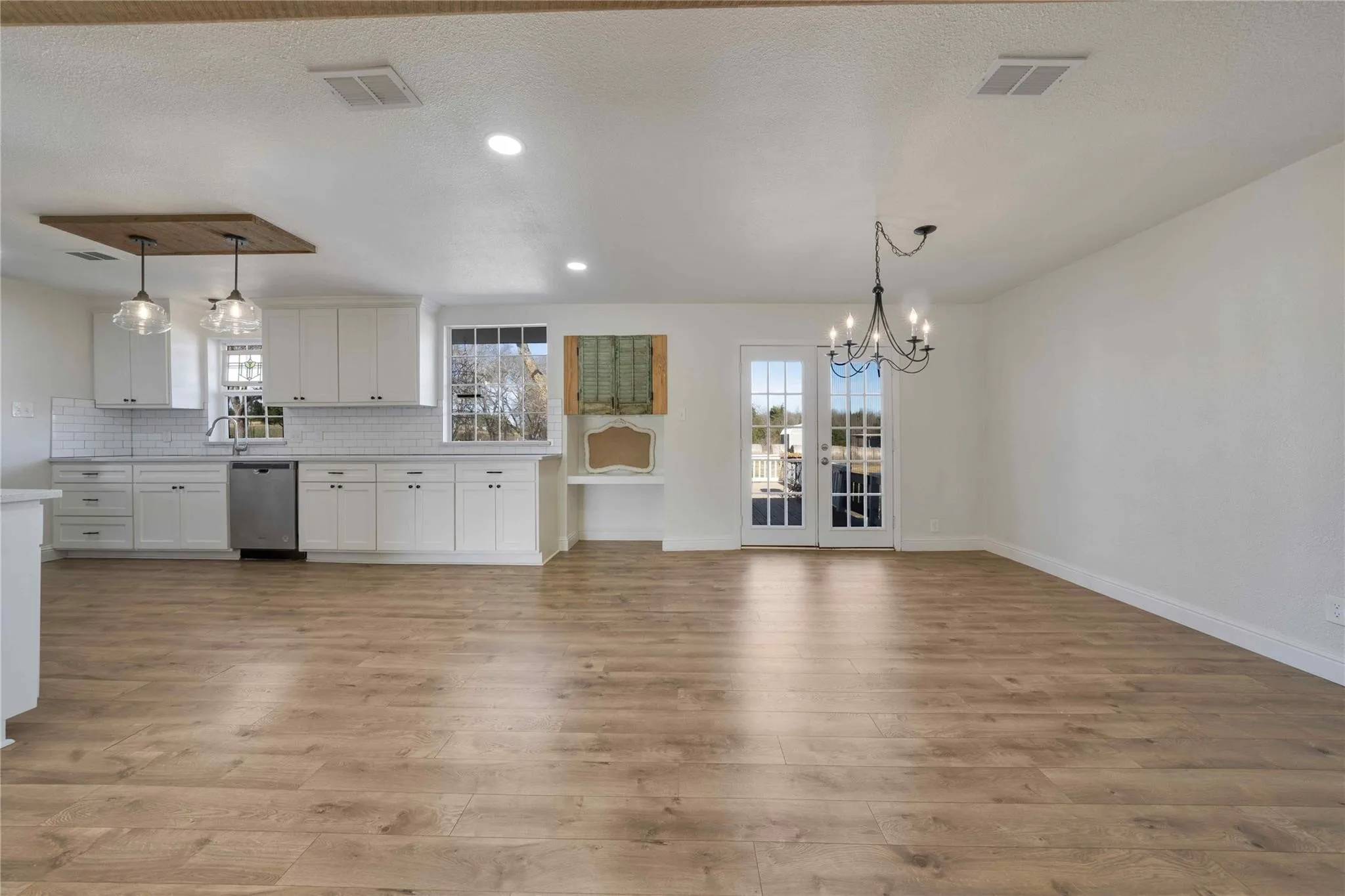 Single Family Residence For Sale in Collin County , 8235 County Road 506, Anna, Texas 75409, 3 Bedroom, 2 Bathroom, Garage spaces, 1,958 Sqft, built in 1976, mls#21380727, Real Estate Agent in Anna, Homes For Sale in Collin county, Homes For Sale in Anna, Realtor in Anna Texas, Real Estate Brokerage Independent Realty Texas, Luminita Cordes Realtor