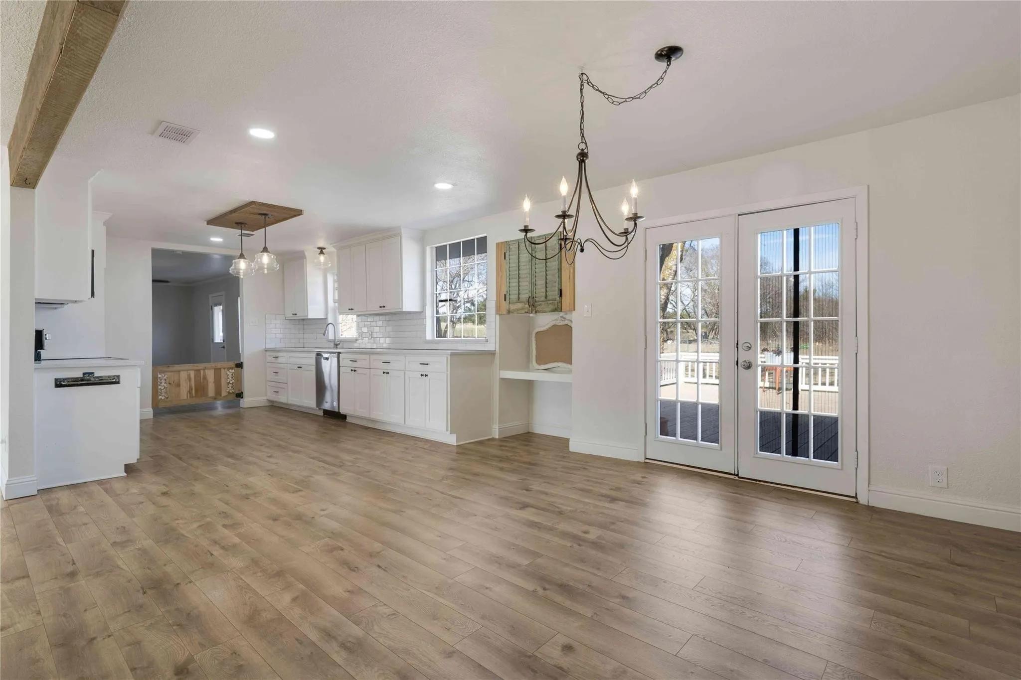 Single Family Residence For Sale in Collin County , 8235 County Road 506, Anna, Texas 75409, 3 Bedroom, 2 Bathroom, Garage spaces, 1,958 Sqft, built in 1976, mls#21380727, Real Estate Agent in Anna, Homes For Sale in Collin county, Homes For Sale in Anna, Realtor in Anna Texas, Real Estate Brokerage Independent Realty Texas, Luminita Cordes Realtor