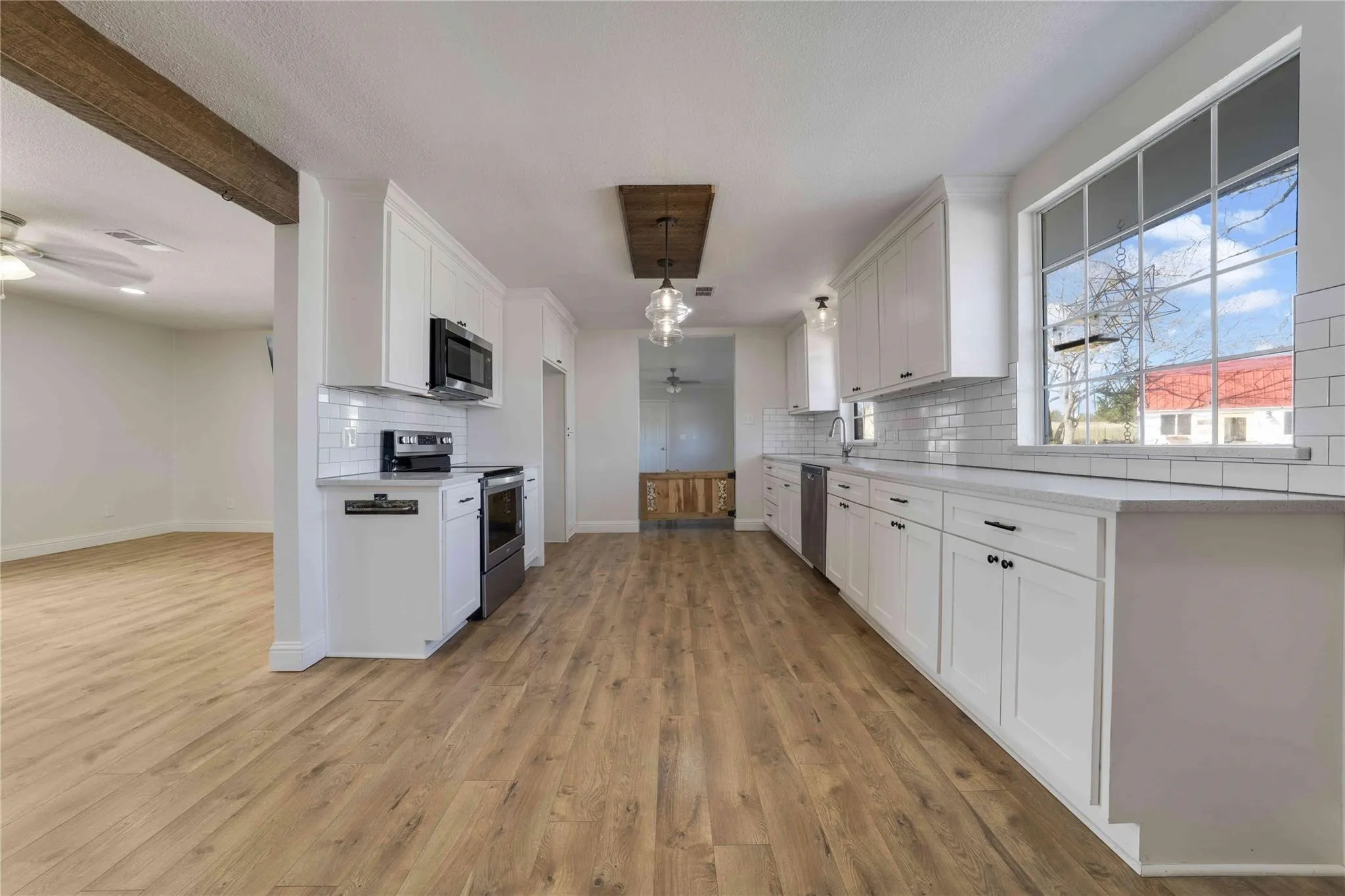 Single Family Residence For Sale in Collin County , 8235 County Road 506, Anna, Texas 75409, 3 Bedroom, 2 Bathroom, Garage spaces, 1,958 Sqft, built in 1976, mls#21380727, Real Estate Agent in Anna, Homes For Sale in Collin county, Homes For Sale in Anna, Realtor in Anna Texas, Real Estate Brokerage Independent Realty Texas, Luminita Cordes Realtor