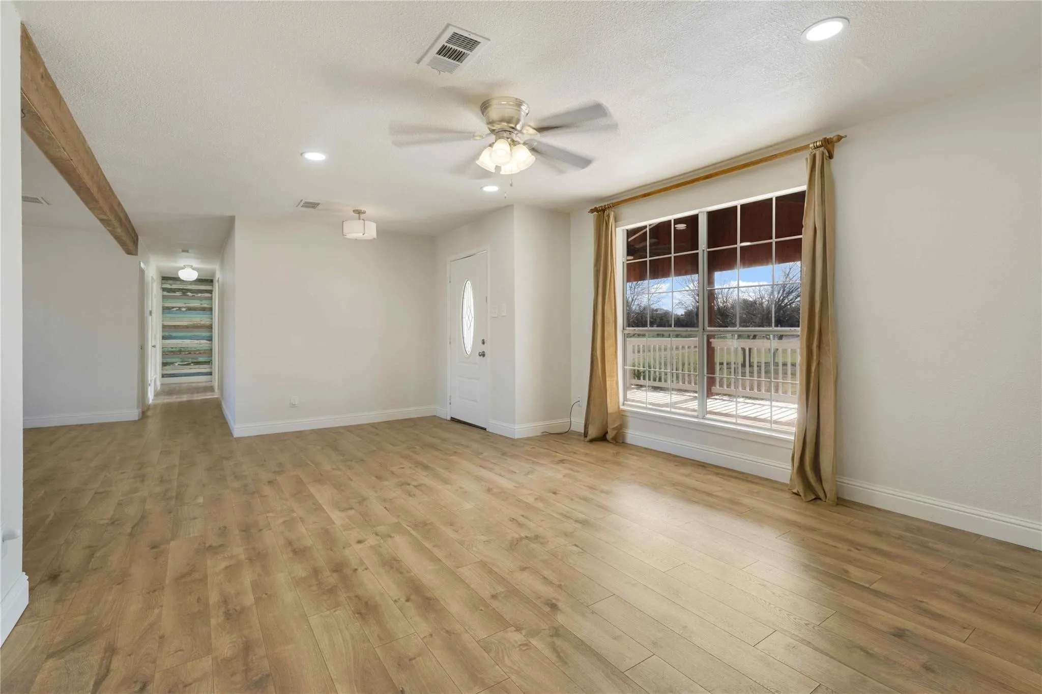 Single Family Residence For Sale in Collin County , 8235 County Road 506, Anna, Texas 75409, 3 Bedroom, 2 Bathroom, Garage spaces, 1,958 Sqft, built in 1976, mls#21380727, Real Estate Agent in Anna, Homes For Sale in Collin county, Homes For Sale in Anna, Realtor in Anna Texas, Real Estate Brokerage Independent Realty Texas, Luminita Cordes Realtor