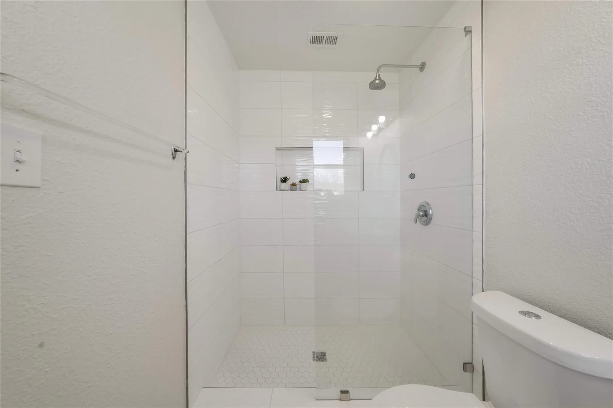 Single Family Residence For Sale in Collin County , 8235 County Road 506, Anna, Texas 75409, 3 Bedroom, 2 Bathroom, Garage spaces, 1,958 Sqft, built in 1976, mls#21380727, Real Estate Agent in Anna, Homes For Sale in Collin county, Homes For Sale in Anna, Realtor in Anna Texas, Real Estate Brokerage Independent Realty Texas, Luminita Cordes Realtor