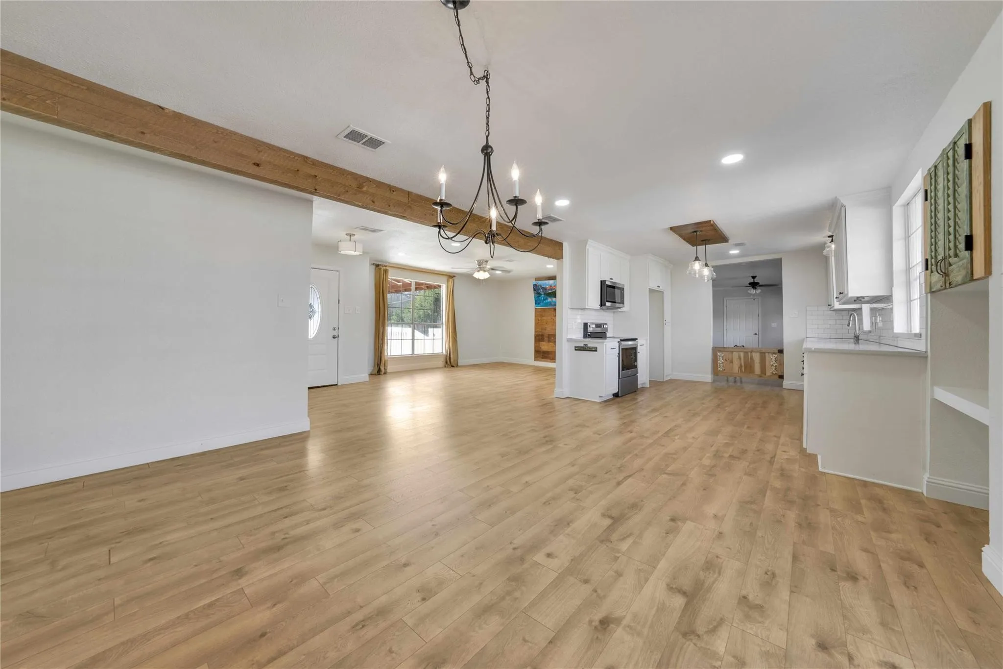Single Family Residence For Sale in Collin County , 8235 County Road 506, Anna, Texas 75409, 3 Bedroom, 2 Bathroom, Garage spaces, 1,958 Sqft, built in 1976, mls#21380727, Real Estate Agent in Anna, Homes For Sale in Collin county, Homes For Sale in Anna, Realtor in Anna Texas, Real Estate Brokerage Independent Realty Texas, Luminita Cordes Realtor