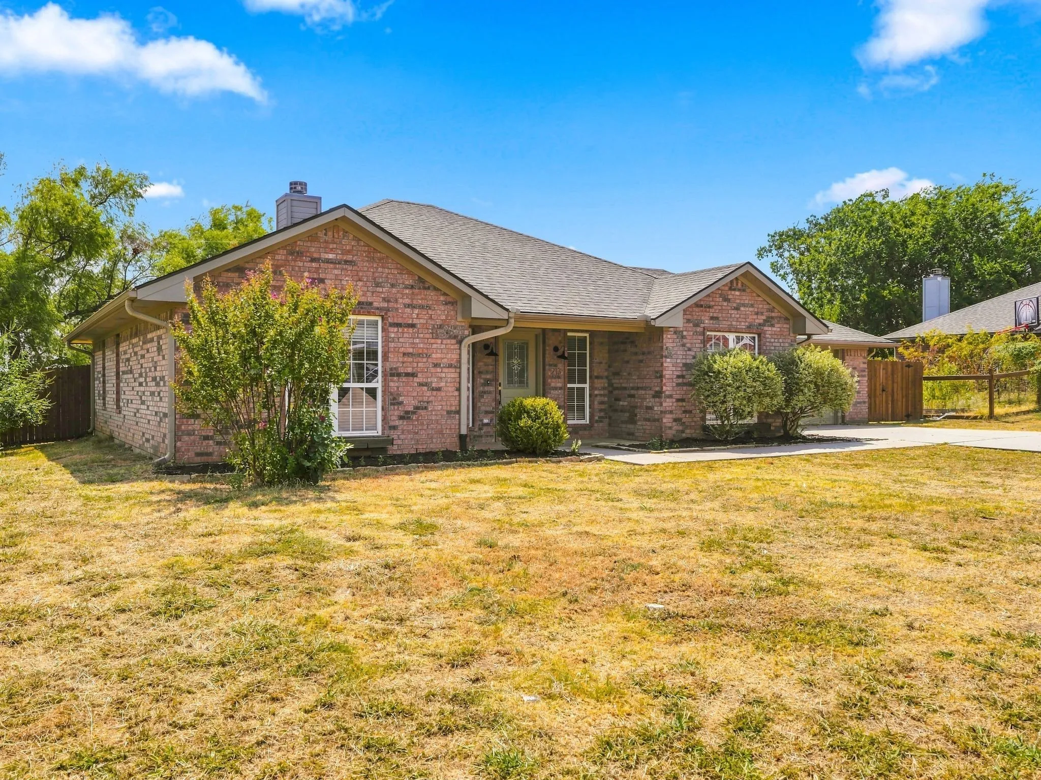 Single Family Residence For Sale in Grayson County , 213 Bryant Street, Pottsboro, Texas 75076, 3 Bedroom, 2 Bathroom, 2 Garage spaces, 1,470 Sqft, built in 2005, mls#21381573, Real Estate Agent in Pottsboro, Homes For Sale in Grayson county, Homes For Sale in Pottsboro, Realtor in Pottsboro Texas, Real Estate Brokerage Independent Realty Texas, Luminita Cordes Realtor