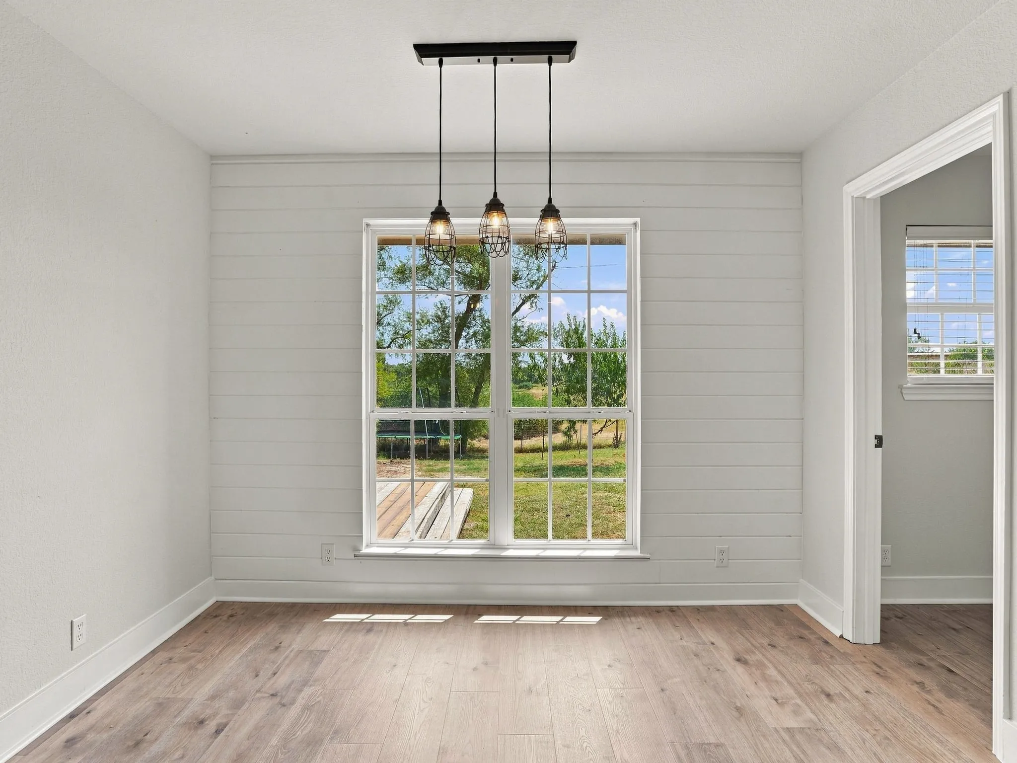 Single Family Residence For Sale in Grayson County , 213 Bryant Street, Pottsboro, Texas 75076, 3 Bedroom, 2 Bathroom, 2 Garage spaces, 1,470 Sqft, built in 2005, mls#21381573, Real Estate Agent in Pottsboro, Homes For Sale in Grayson county, Homes For Sale in Pottsboro, Realtor in Pottsboro Texas, Real Estate Brokerage Independent Realty Texas, Luminita Cordes Realtor