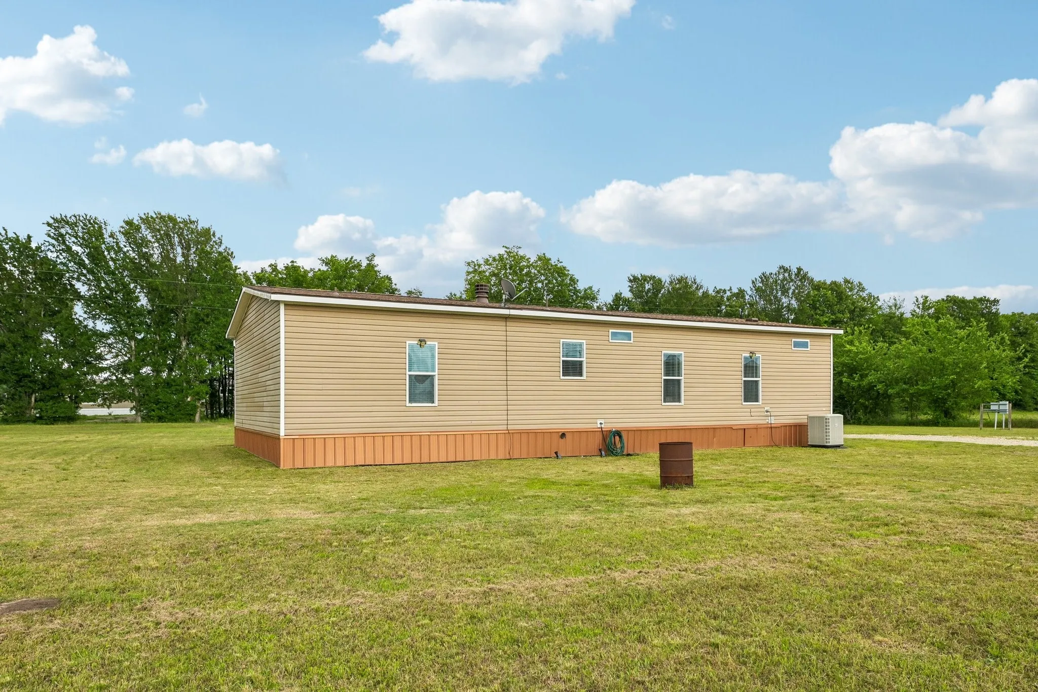 Mobile Home For Sale in Van Zandt County , 590 Vz County Road 2704, Mabank, Texas 75147, 3 Bedroom, 2 Bathroom, Garage spaces, 1,736 Sqft, built in 2017, mls#21381575, Real Estate Agent in Mabank, Homes For Sale in Van Zandt county, Homes For Sale in Mabank, Realtor in Mabank Texas, Real Estate Brokerage Independent Realty Texas, Luminita Cordes Realtor