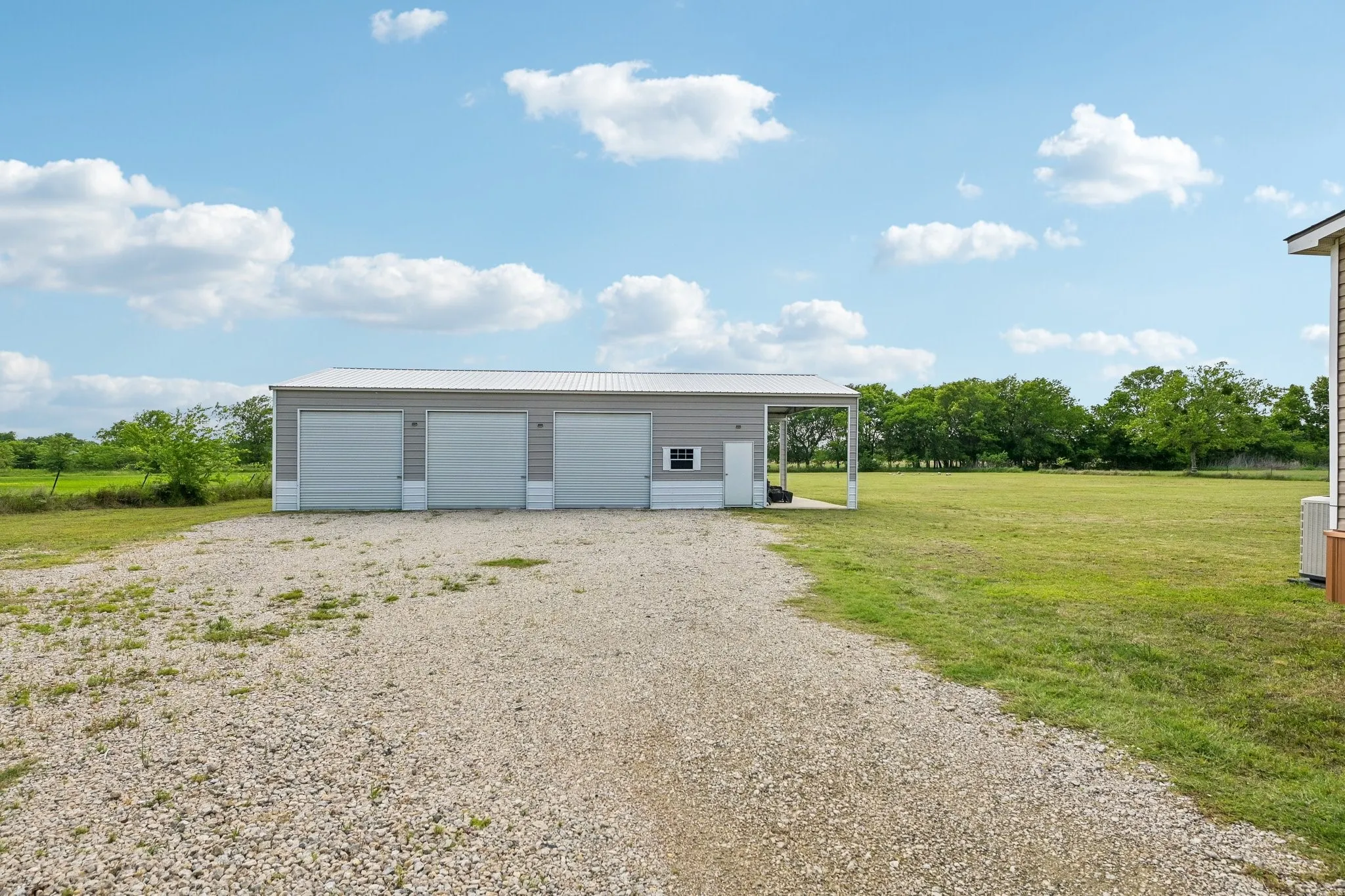 Mobile Home For Sale in Van Zandt County , 590 Vz County Road 2704, Mabank, Texas 75147, 3 Bedroom, 2 Bathroom, Garage spaces, 1,736 Sqft, built in 2017, mls#21381575, Real Estate Agent in Mabank, Homes For Sale in Van Zandt county, Homes For Sale in Mabank, Realtor in Mabank Texas, Real Estate Brokerage Independent Realty Texas, Luminita Cordes Realtor