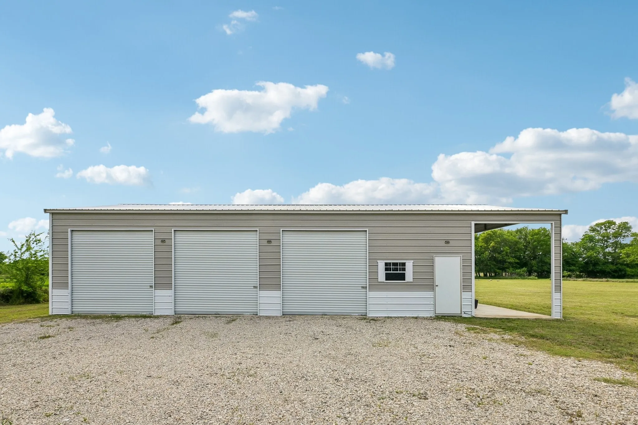 Mobile Home For Sale in Van Zandt County , 590 Vz County Road 2704, Mabank, Texas 75147, 3 Bedroom, 2 Bathroom, Garage spaces, 1,736 Sqft, built in 2017, mls#21381575, Real Estate Agent in Mabank, Homes For Sale in Van Zandt county, Homes For Sale in Mabank, Realtor in Mabank Texas, Real Estate Brokerage Independent Realty Texas, Luminita Cordes Realtor