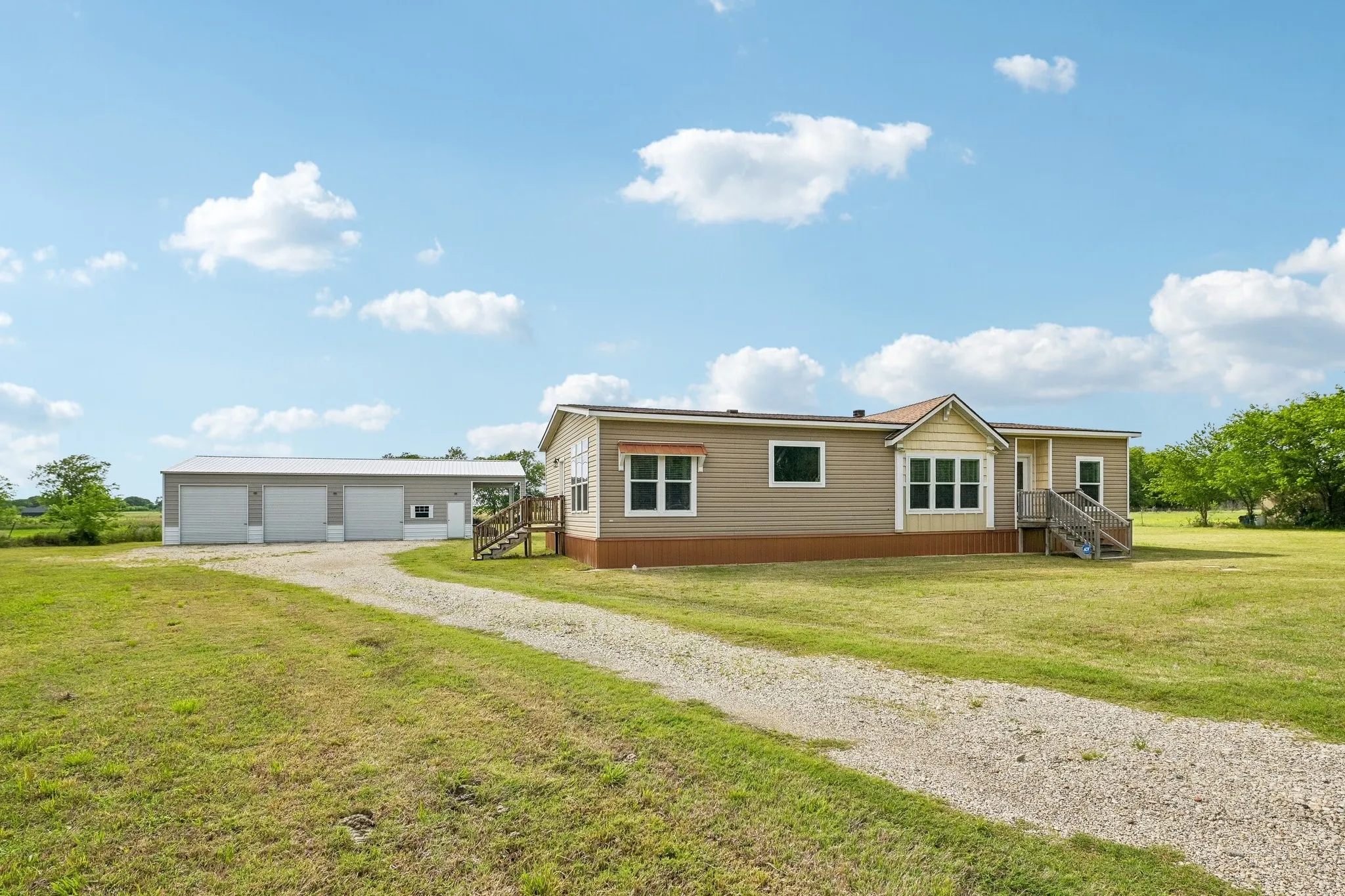 Mobile Home For Sale in Van Zandt County , 590 Vz County Road 2704, Mabank, Texas 75147, 3 Bedroom, 2 Bathroom, Garage spaces, 1,736 Sqft, built in 2017, mls#21381575, Real Estate Agent in Mabank, Homes For Sale in Van Zandt county, Homes For Sale in Mabank, Realtor in Mabank Texas, Real Estate Brokerage Independent Realty Texas, Luminita Cordes Realtor