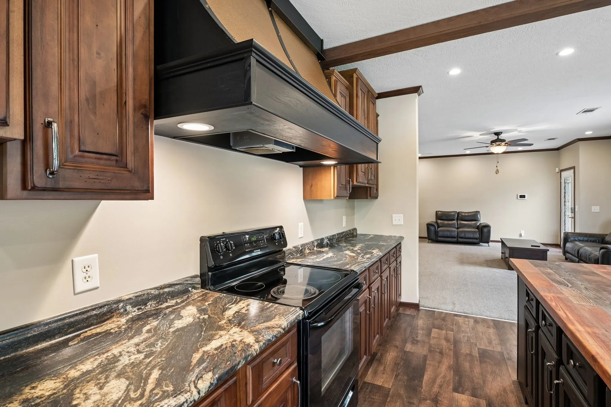 Mobile Home For Sale in Van Zandt County , 590 Vz County Road 2704, Mabank, Texas 75147, 3 Bedroom, 2 Bathroom, Garage spaces, 1,736 Sqft, built in 2017, mls#21381575, Real Estate Agent in Mabank, Homes For Sale in Van Zandt county, Homes For Sale in Mabank, Realtor in Mabank Texas, Real Estate Brokerage Independent Realty Texas, Luminita Cordes Realtor