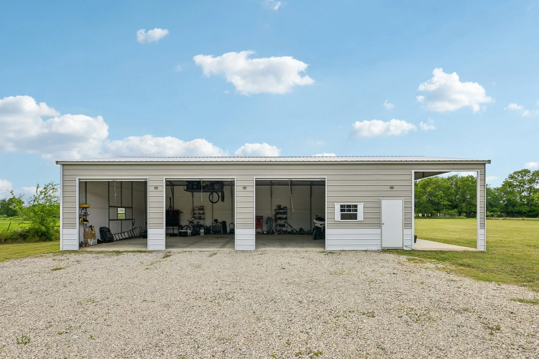 Mobile Home For Sale in Van Zandt County , 590 Vz County Road 2704, Mabank, Texas 75147, 3 Bedroom, 2 Bathroom, Garage spaces, 1,736 Sqft, built in 2017, mls#21381575, Real Estate Agent in Mabank, Homes For Sale in Van Zandt county, Homes For Sale in Mabank, Realtor in Mabank Texas, Real Estate Brokerage Independent Realty Texas, Luminita Cordes Realtor