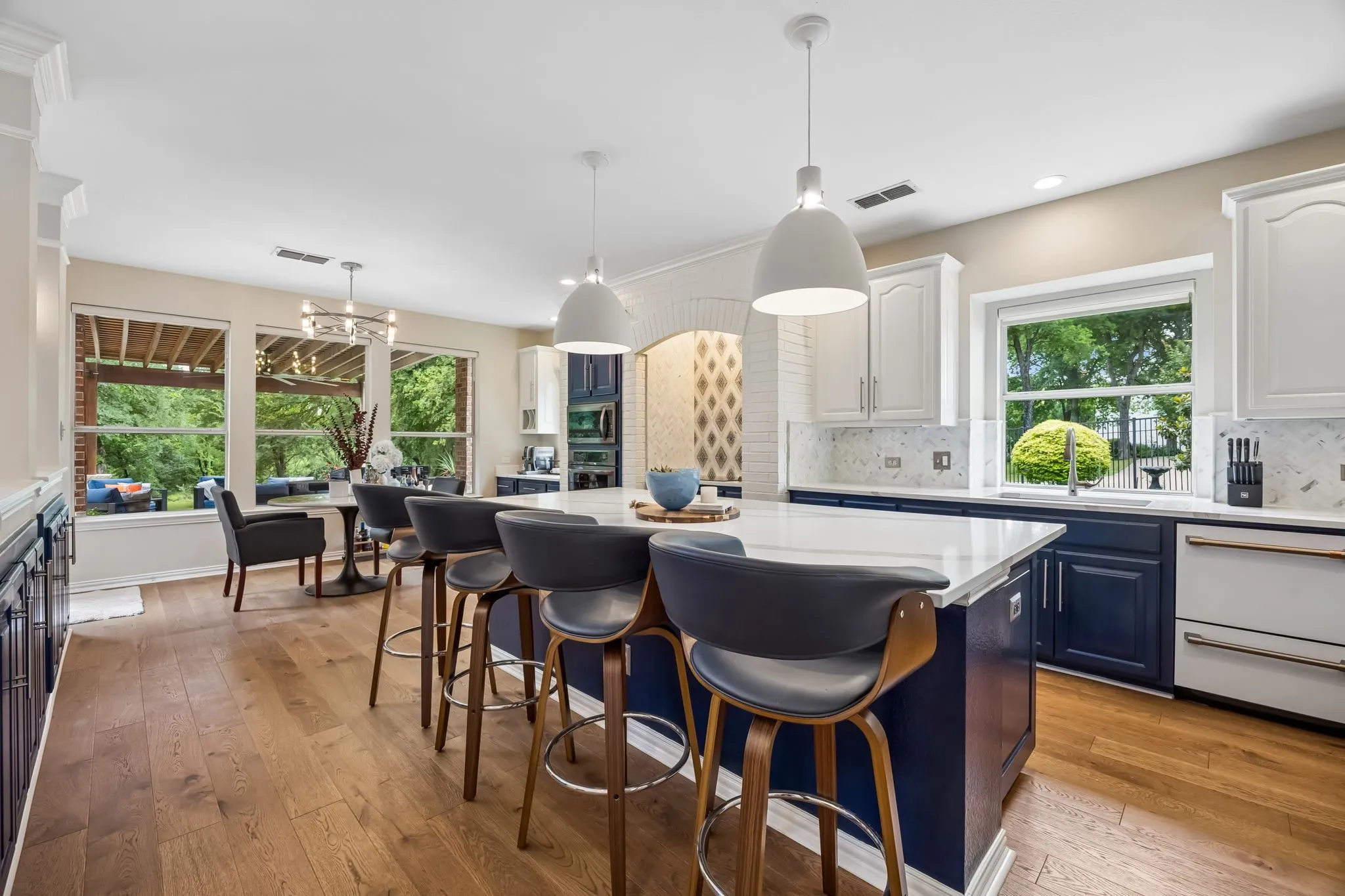 Single Family Residence For Sale in Dallas County , 2647 Creekwood Drive, Cedar Hill, Texas 75104, 5 Bedroom, 4 Bathroom, 2 Garage spaces, 4,124 Sqft, built in 2003, mls#21381347, Real Estate Agent in Cedar Hill, Homes For Sale in Dallas county, Homes For Sale in Cedar Hill, Realtor in Cedar Hill Texas, Real Estate Brokerage Independent Realty Texas, Luminita Cordes Realtor