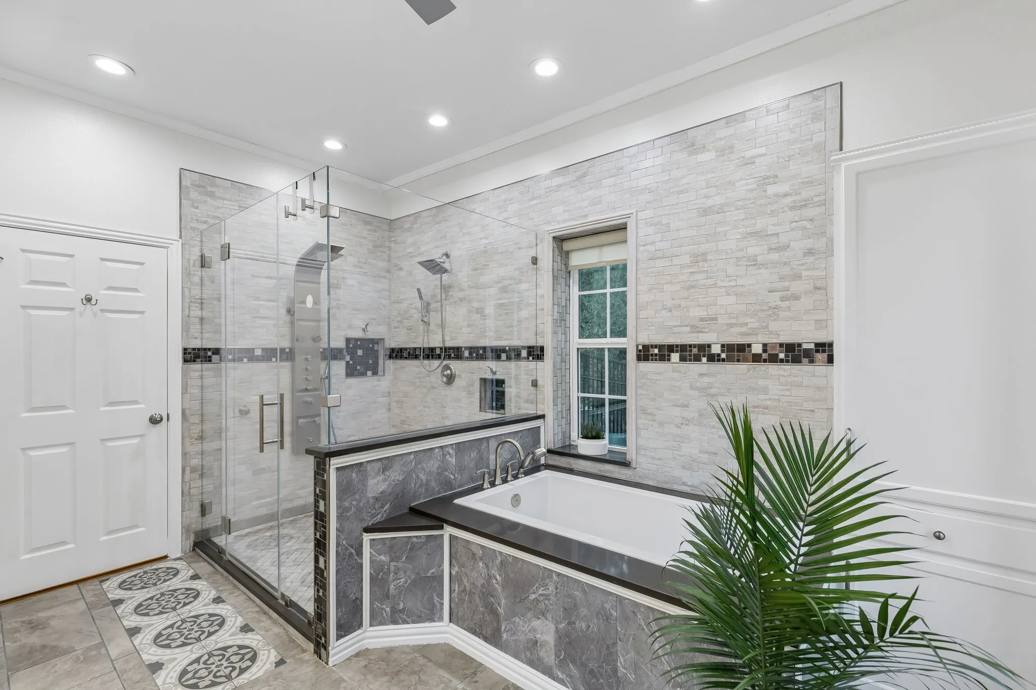 Single Family Residence For Sale in Dallas County , 2647 Creekwood Drive, Cedar Hill, Texas 75104, 5 Bedroom, 4 Bathroom, 2 Garage spaces, 4,124 Sqft, built in 2003, mls#21381347, Real Estate Agent in Cedar Hill, Homes For Sale in Dallas county, Homes For Sale in Cedar Hill, Realtor in Cedar Hill Texas, Real Estate Brokerage Independent Realty Texas, Luminita Cordes Realtor