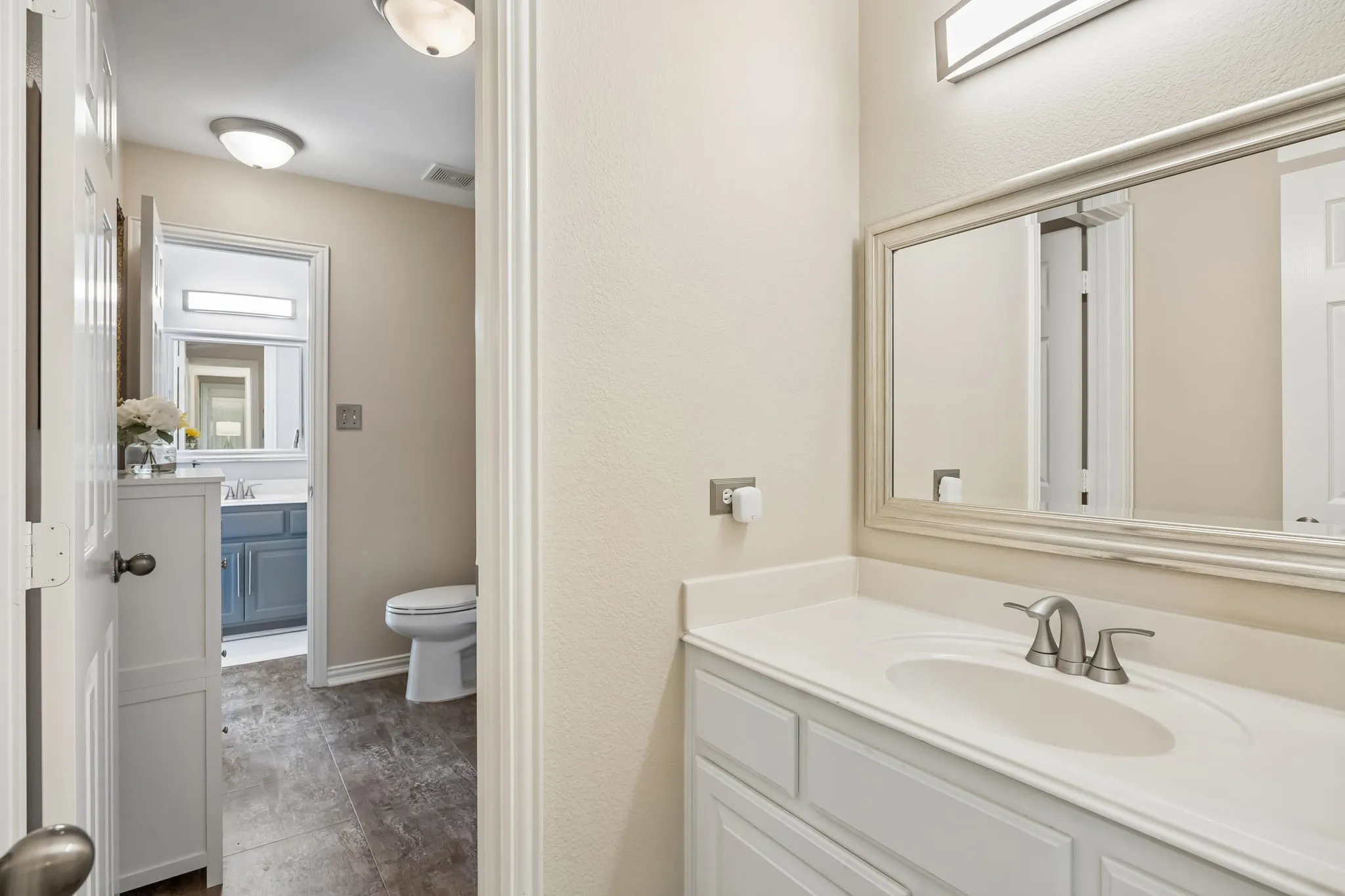 Single Family Residence For Sale in Dallas County , 2647 Creekwood Drive, Cedar Hill, Texas 75104, 5 Bedroom, 4 Bathroom, 2 Garage spaces, 4,124 Sqft, built in 2003, mls#21381347, Real Estate Agent in Cedar Hill, Homes For Sale in Dallas county, Homes For Sale in Cedar Hill, Realtor in Cedar Hill Texas, Real Estate Brokerage Independent Realty Texas, Luminita Cordes Realtor