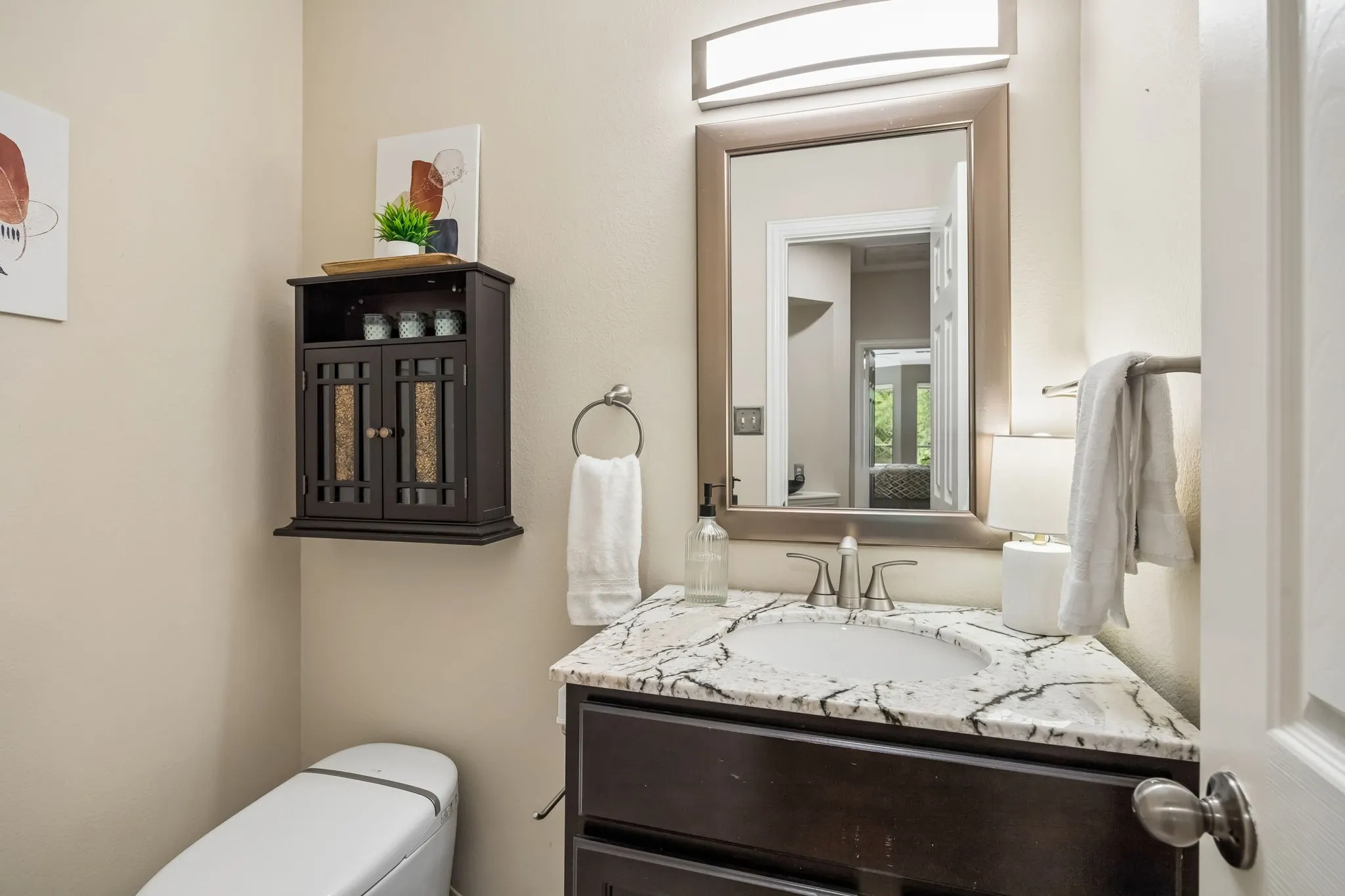 Single Family Residence For Sale in Dallas County , 2647 Creekwood Drive, Cedar Hill, Texas 75104, 5 Bedroom, 4 Bathroom, 2 Garage spaces, 4,124 Sqft, built in 2003, mls#21381347, Real Estate Agent in Cedar Hill, Homes For Sale in Dallas county, Homes For Sale in Cedar Hill, Realtor in Cedar Hill Texas, Real Estate Brokerage Independent Realty Texas, Luminita Cordes Realtor