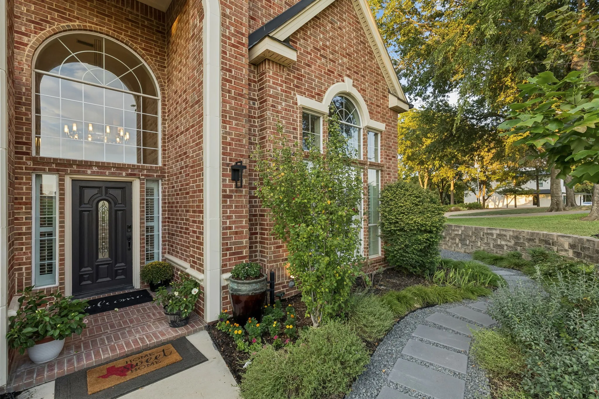 Single Family Residence For Sale in Dallas County , 2647 Creekwood Drive, Cedar Hill, Texas 75104, 5 Bedroom, 4 Bathroom, 2 Garage spaces, 4,124 Sqft, built in 2003, mls#21381347, Real Estate Agent in Cedar Hill, Homes For Sale in Dallas county, Homes For Sale in Cedar Hill, Realtor in Cedar Hill Texas, Real Estate Brokerage Independent Realty Texas, Luminita Cordes Realtor