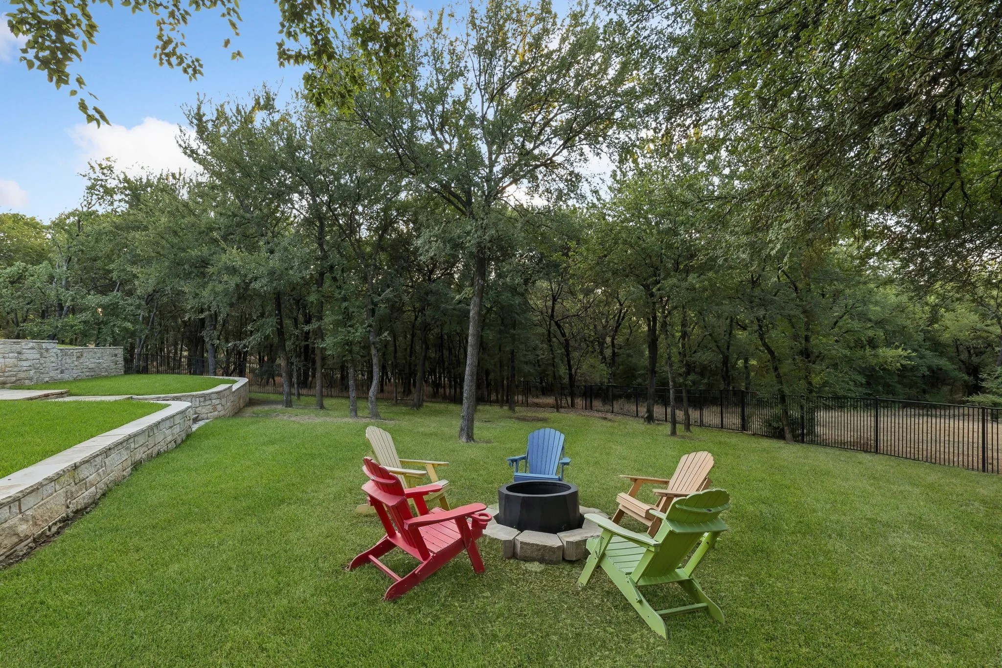 Single Family Residence For Sale in Dallas County , 2647 Creekwood Drive, Cedar Hill, Texas 75104, 5 Bedroom, 4 Bathroom, 2 Garage spaces, 4,124 Sqft, built in 2003, mls#21381347, Real Estate Agent in Cedar Hill, Homes For Sale in Dallas county, Homes For Sale in Cedar Hill, Realtor in Cedar Hill Texas, Real Estate Brokerage Independent Realty Texas, Luminita Cordes Realtor