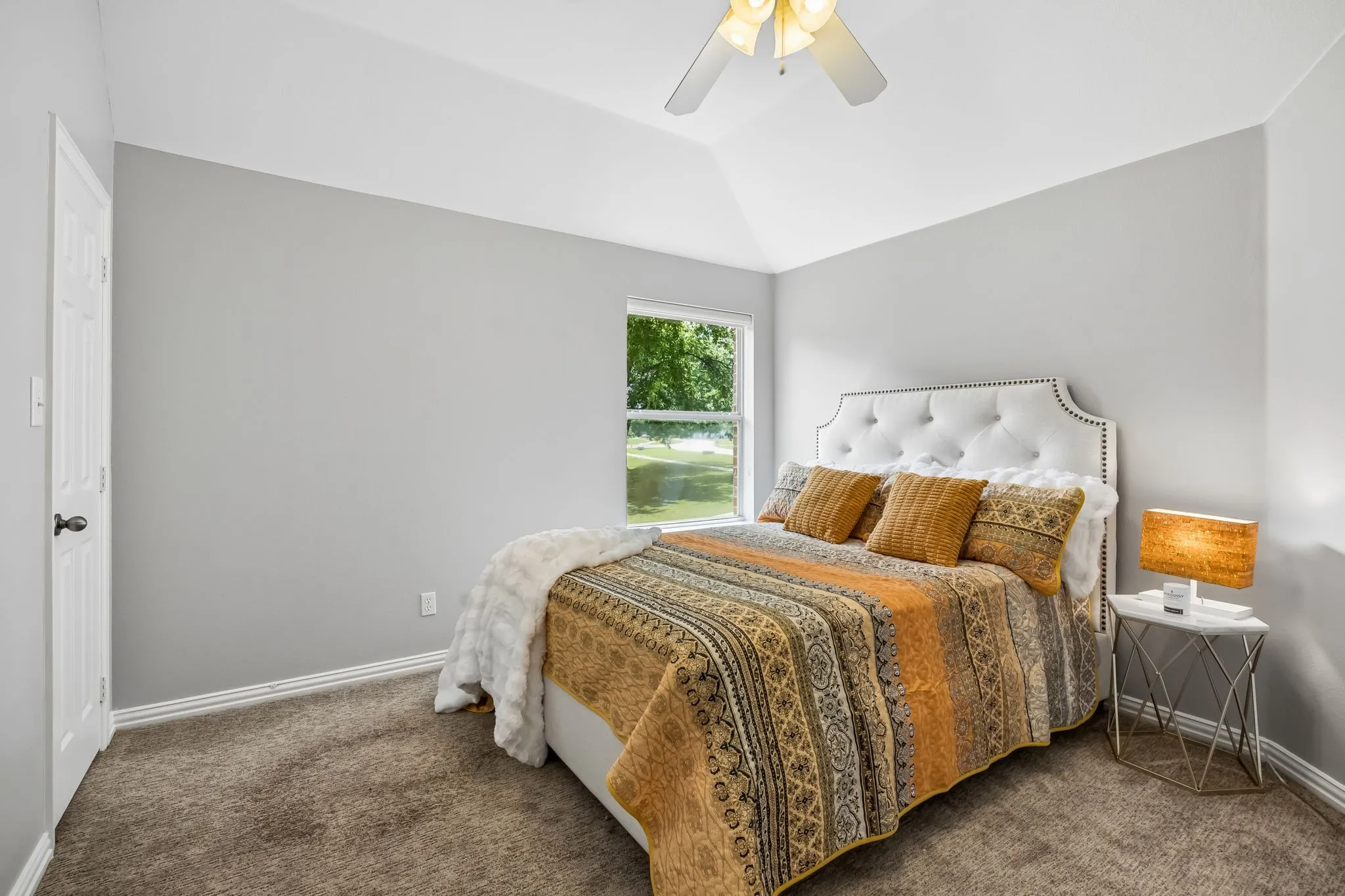 Single Family Residence For Sale in Dallas County , 2647 Creekwood Drive, Cedar Hill, Texas 75104, 5 Bedroom, 4 Bathroom, 2 Garage spaces, 4,124 Sqft, built in 2003, mls#21381347, Real Estate Agent in Cedar Hill, Homes For Sale in Dallas county, Homes For Sale in Cedar Hill, Realtor in Cedar Hill Texas, Real Estate Brokerage Independent Realty Texas, Luminita Cordes Realtor