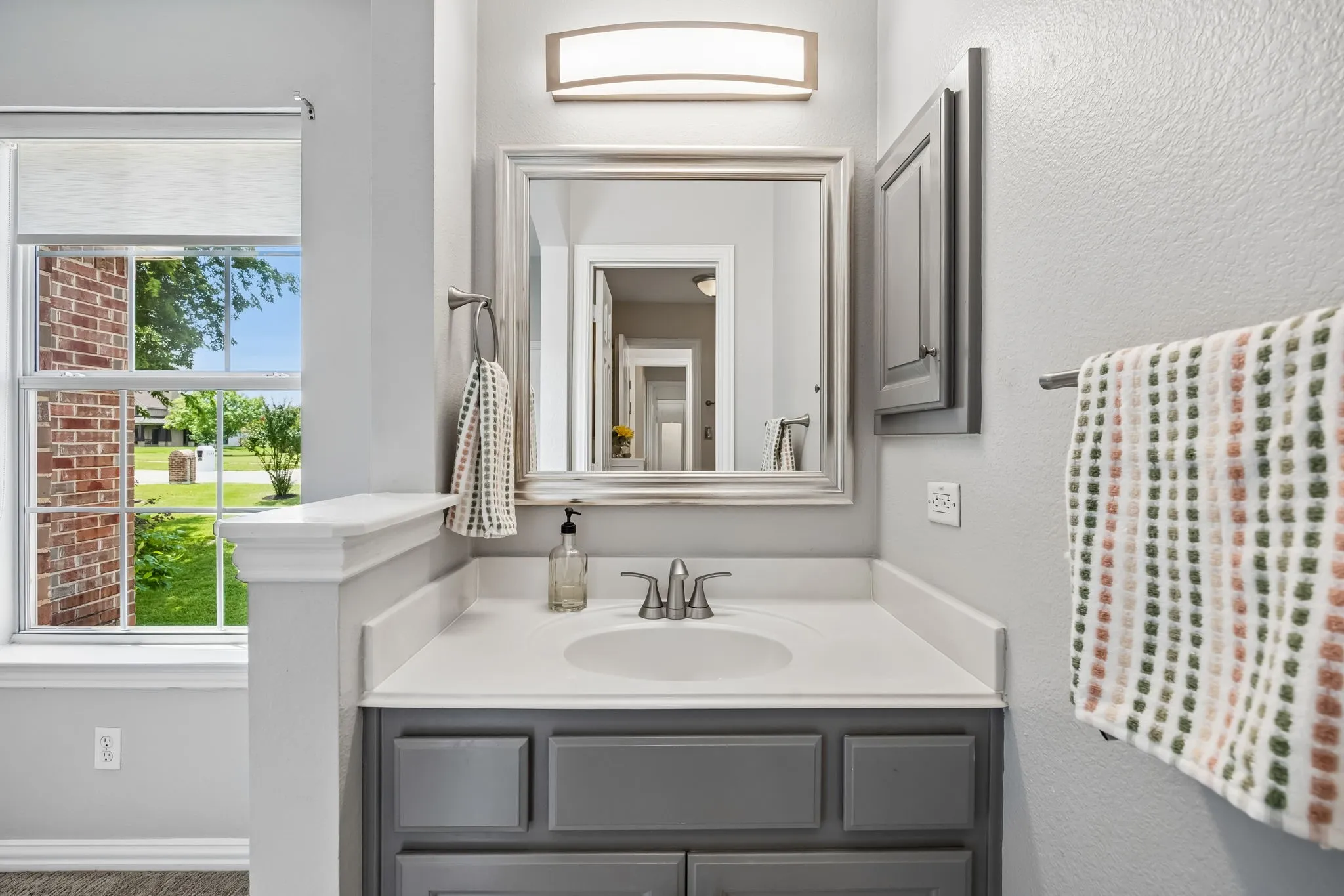 Single Family Residence For Sale in Dallas County , 2647 Creekwood Drive, Cedar Hill, Texas 75104, 5 Bedroom, 4 Bathroom, 2 Garage spaces, 4,124 Sqft, built in 2003, mls#21381347, Real Estate Agent in Cedar Hill, Homes For Sale in Dallas county, Homes For Sale in Cedar Hill, Realtor in Cedar Hill Texas, Real Estate Brokerage Independent Realty Texas, Luminita Cordes Realtor