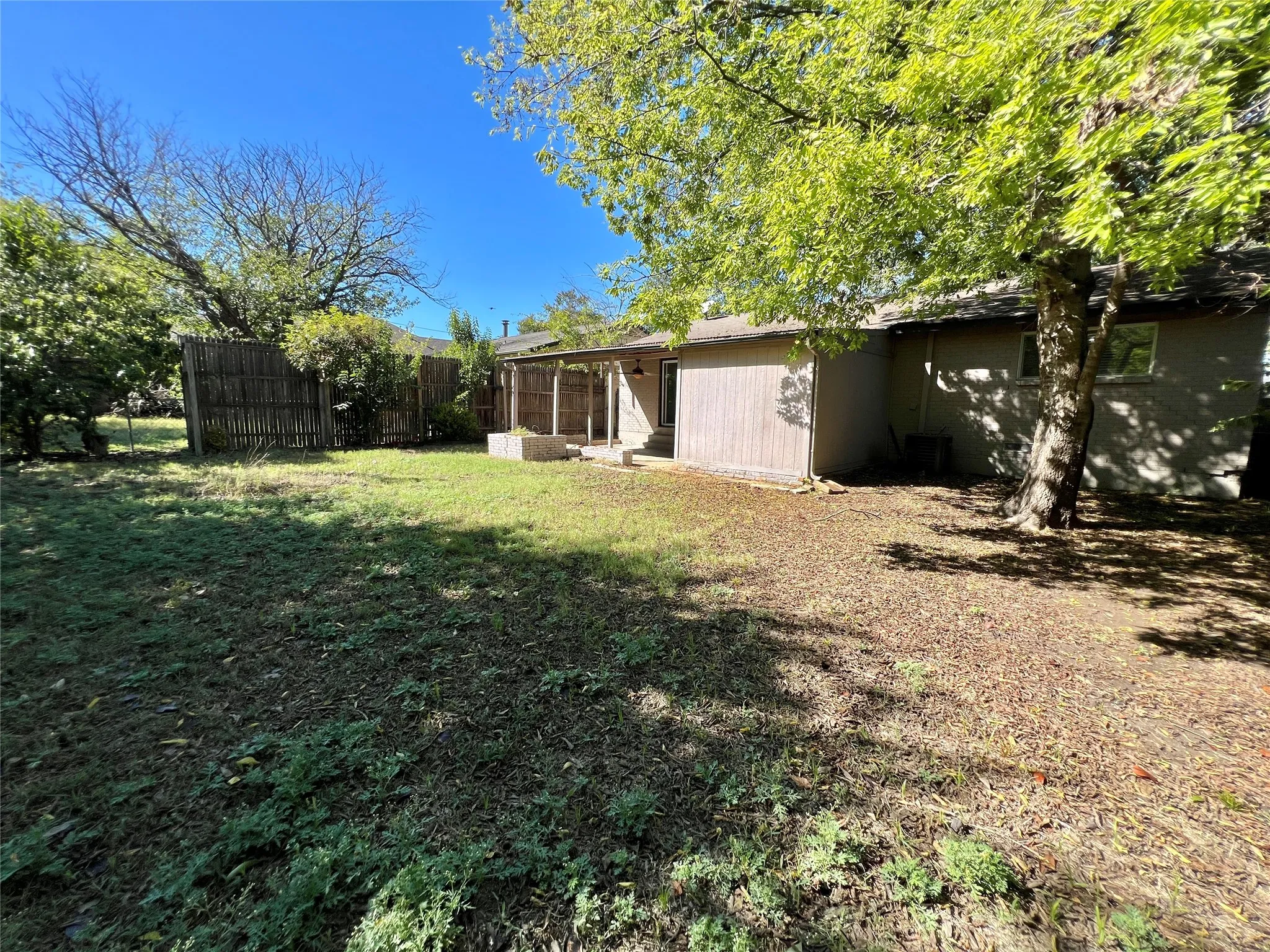 Single Family Residence For Rent in Rockwall County , 808 E Heath Street, Rockwall, Texas 75087, 4 Bedroom, 2 Bathroom, Garage spaces, 1,207 Sqft, built in 1979, mls#21378811, Real Estate Agent in Rockwall, Homes For Rent in Rockwall county, Homes For Rent in Rockwall, Realtor in Rockwall Texas, Real Estate Brokerage Independent Realty Texas, Luminita Cordes Realtor
