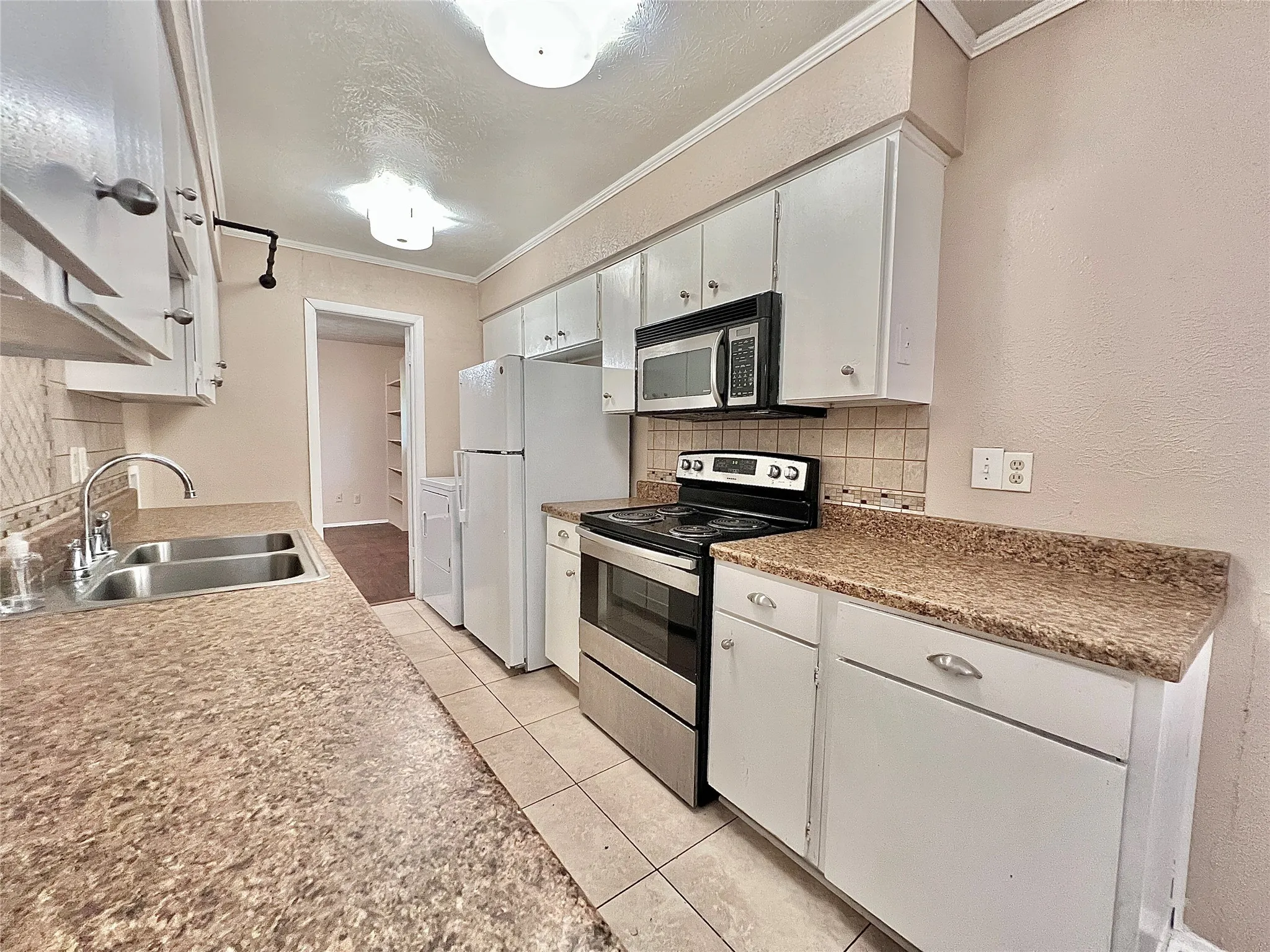 Single Family Residence For Rent in Rockwall County , 808 E Heath Street, Rockwall, Texas 75087, 4 Bedroom, 2 Bathroom, Garage spaces, 1,207 Sqft, built in 1979, mls#21378811, Real Estate Agent in Rockwall, Homes For Rent in Rockwall county, Homes For Rent in Rockwall, Realtor in Rockwall Texas, Real Estate Brokerage Independent Realty Texas, Luminita Cordes Realtor
