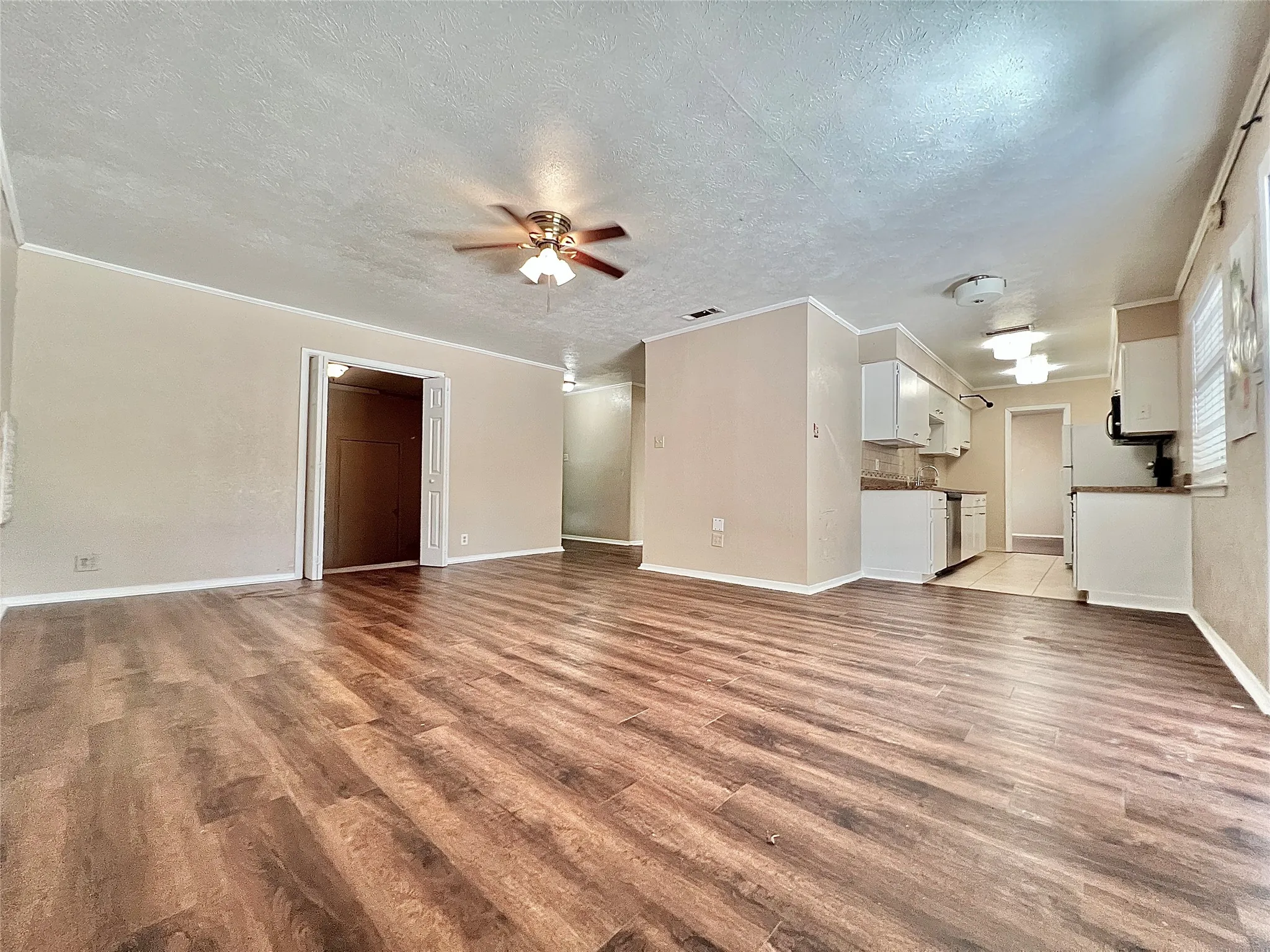 Single Family Residence For Rent in Rockwall County , 808 E Heath Street, Rockwall, Texas 75087, 4 Bedroom, 2 Bathroom, Garage spaces, 1,207 Sqft, built in 1979, mls#21378811, Real Estate Agent in Rockwall, Homes For Rent in Rockwall county, Homes For Rent in Rockwall, Realtor in Rockwall Texas, Real Estate Brokerage Independent Realty Texas, Luminita Cordes Realtor