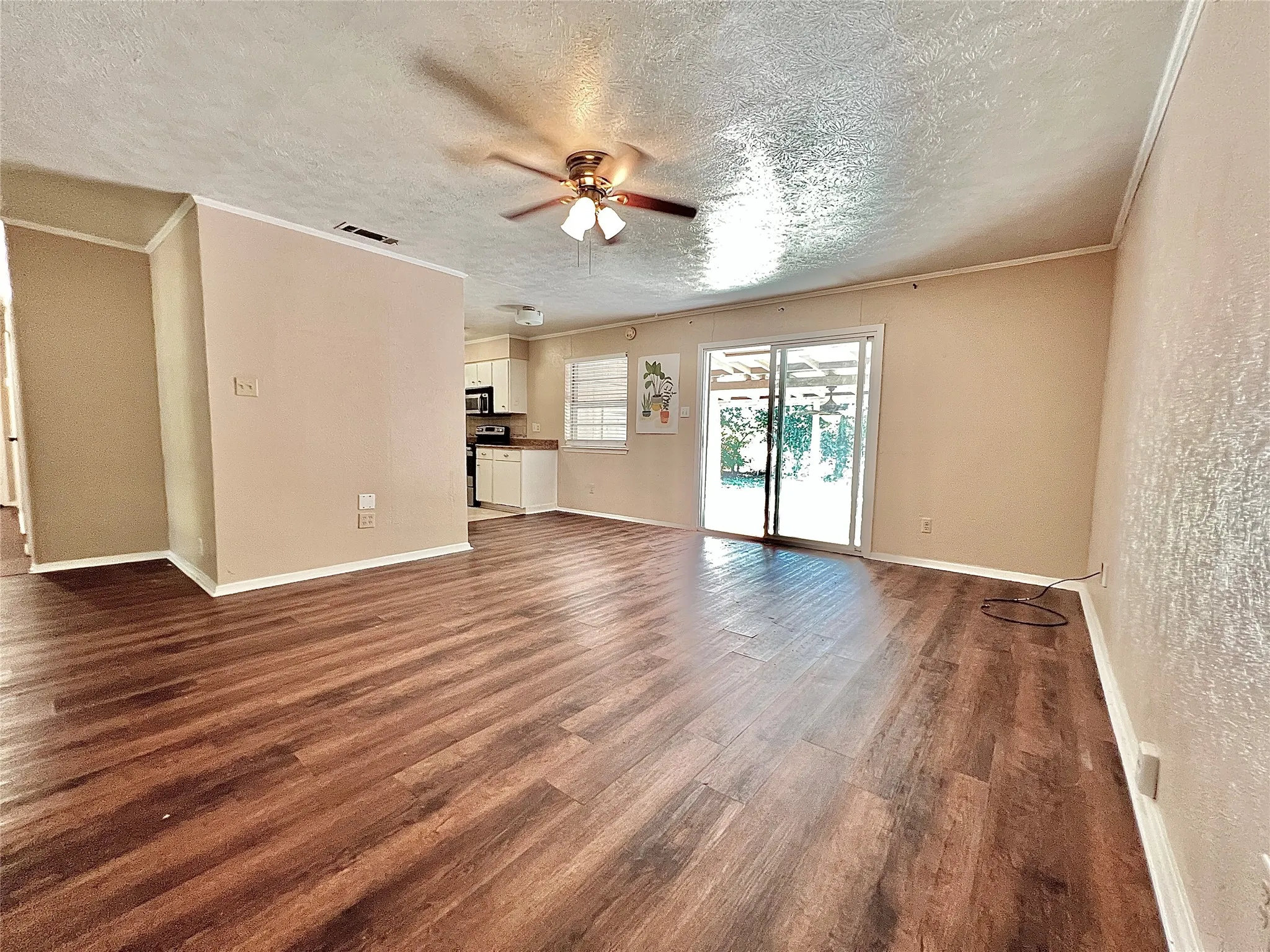Single Family Residence For Rent in Rockwall County , 808 E Heath Street, Rockwall, Texas 75087, 4 Bedroom, 2 Bathroom, Garage spaces, 1,207 Sqft, built in 1979, mls#21378811, Real Estate Agent in Rockwall, Homes For Rent in Rockwall county, Homes For Rent in Rockwall, Realtor in Rockwall Texas, Real Estate Brokerage Independent Realty Texas, Luminita Cordes Realtor
