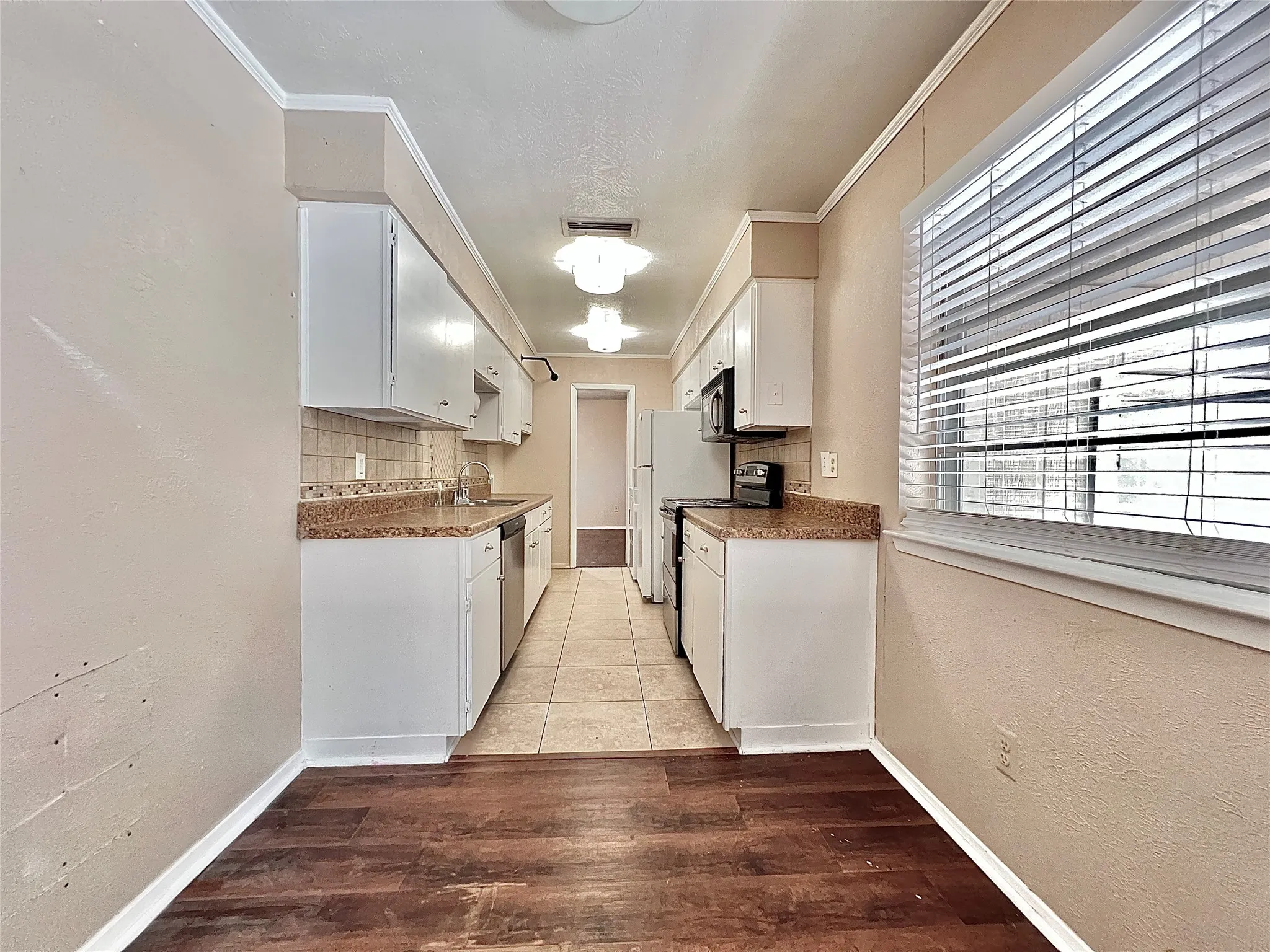 Single Family Residence For Rent in Rockwall County , 808 E Heath Street, Rockwall, Texas 75087, 4 Bedroom, 2 Bathroom, Garage spaces, 1,207 Sqft, built in 1979, mls#21378811, Real Estate Agent in Rockwall, Homes For Rent in Rockwall county, Homes For Rent in Rockwall, Realtor in Rockwall Texas, Real Estate Brokerage Independent Realty Texas, Luminita Cordes Realtor