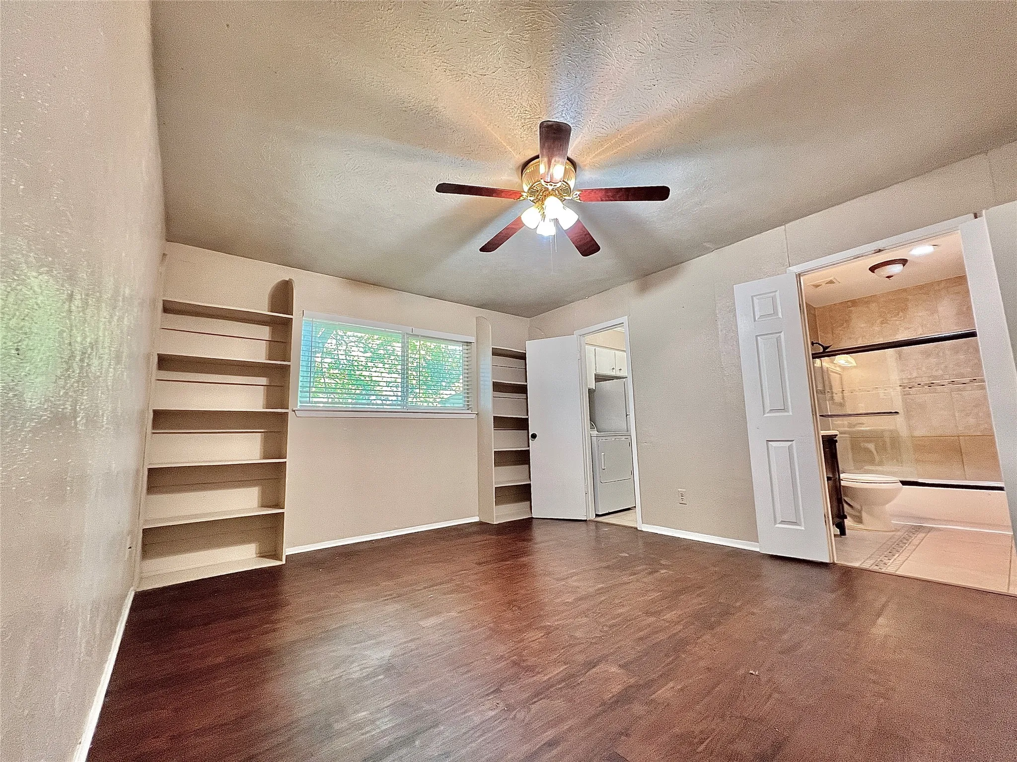 Single Family Residence For Rent in Rockwall County , 808 E Heath Street, Rockwall, Texas 75087, 4 Bedroom, 2 Bathroom, Garage spaces, 1,207 Sqft, built in 1979, mls#21378811, Real Estate Agent in Rockwall, Homes For Rent in Rockwall county, Homes For Rent in Rockwall, Realtor in Rockwall Texas, Real Estate Brokerage Independent Realty Texas, Luminita Cordes Realtor