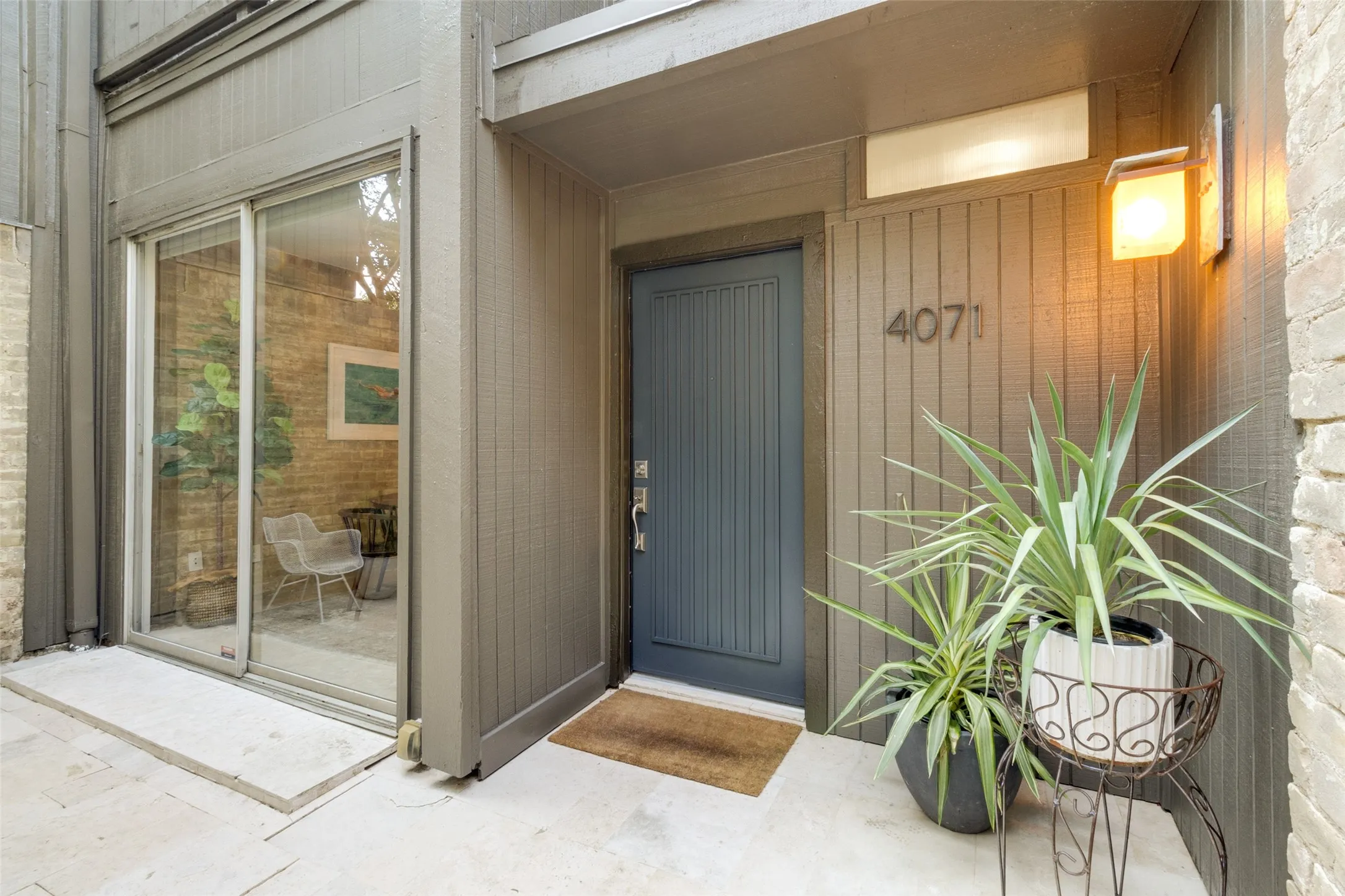 Townhouse For Sale in Dallas County , 4071 Buena Vista Street, Dallas, Texas 75204, 2 Bedroom, 3 Bathroom, 2 Garage spaces, 1,416 Sqft, built in 1973, mls#21380587, Real Estate Agent in Dallas, Homes For Sale in Dallas county, Homes For Sale in Dallas, Realtor in Dallas Texas, Real Estate Brokerage Independent Realty Texas, Luminita Cordes Realtor