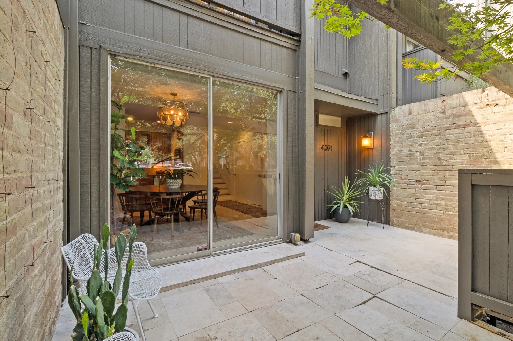 Townhouse For Sale in Dallas County , 4071 Buena Vista Street, Dallas, Texas 75204, 2 Bedroom, 3 Bathroom, 2 Garage spaces, 1,416 Sqft, built in 1973, mls#21380587, Real Estate Agent in Dallas, Homes For Sale in Dallas county, Homes For Sale in Dallas, Realtor in Dallas Texas, Real Estate Brokerage Independent Realty Texas, Luminita Cordes Realtor