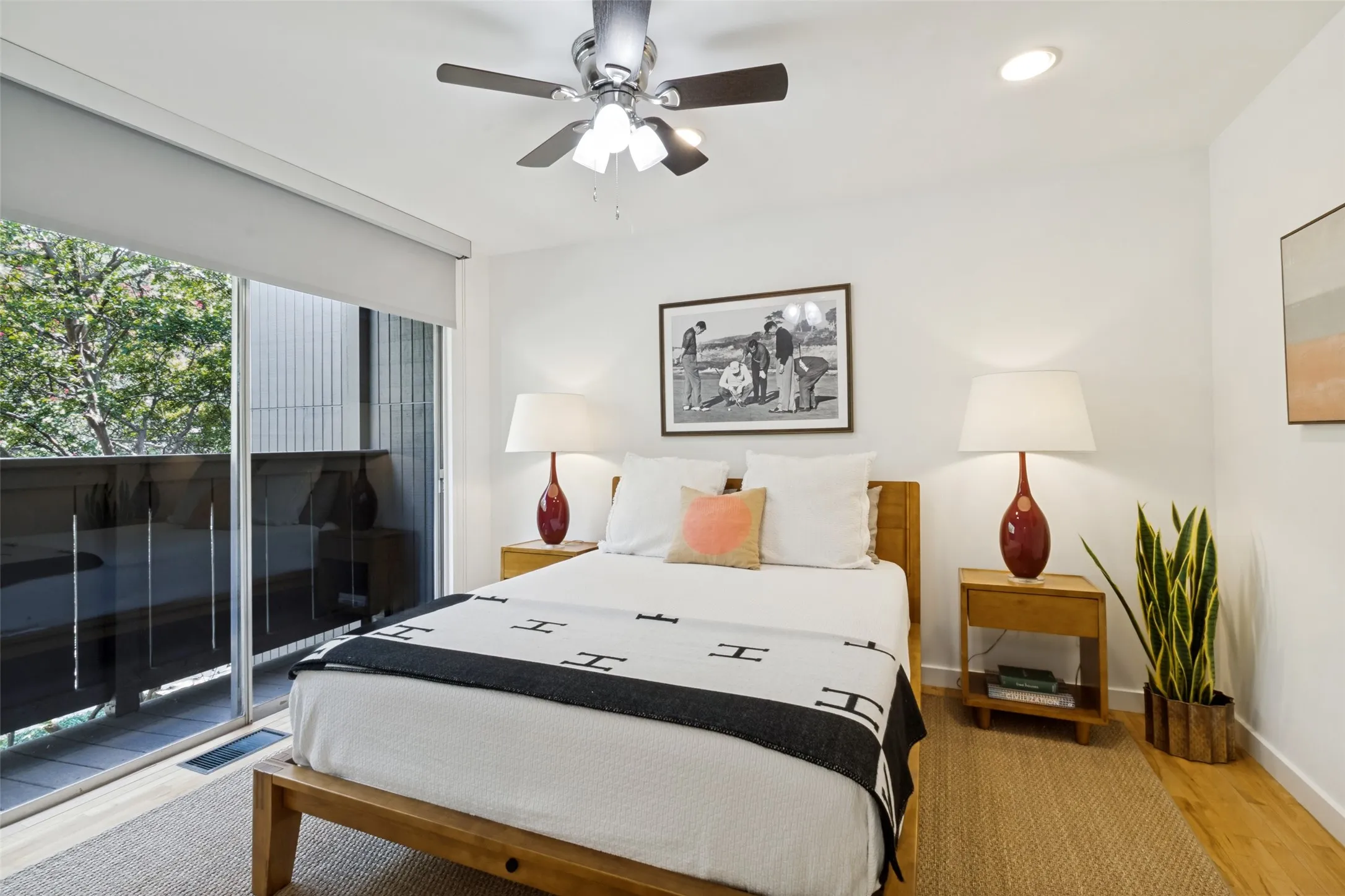 Townhouse For Sale in Dallas County , 4071 Buena Vista Street, Dallas, Texas 75204, 2 Bedroom, 3 Bathroom, 2 Garage spaces, 1,416 Sqft, built in 1973, mls#21380587, Real Estate Agent in Dallas, Homes For Sale in Dallas county, Homes For Sale in Dallas, Realtor in Dallas Texas, Real Estate Brokerage Independent Realty Texas, Luminita Cordes Realtor
