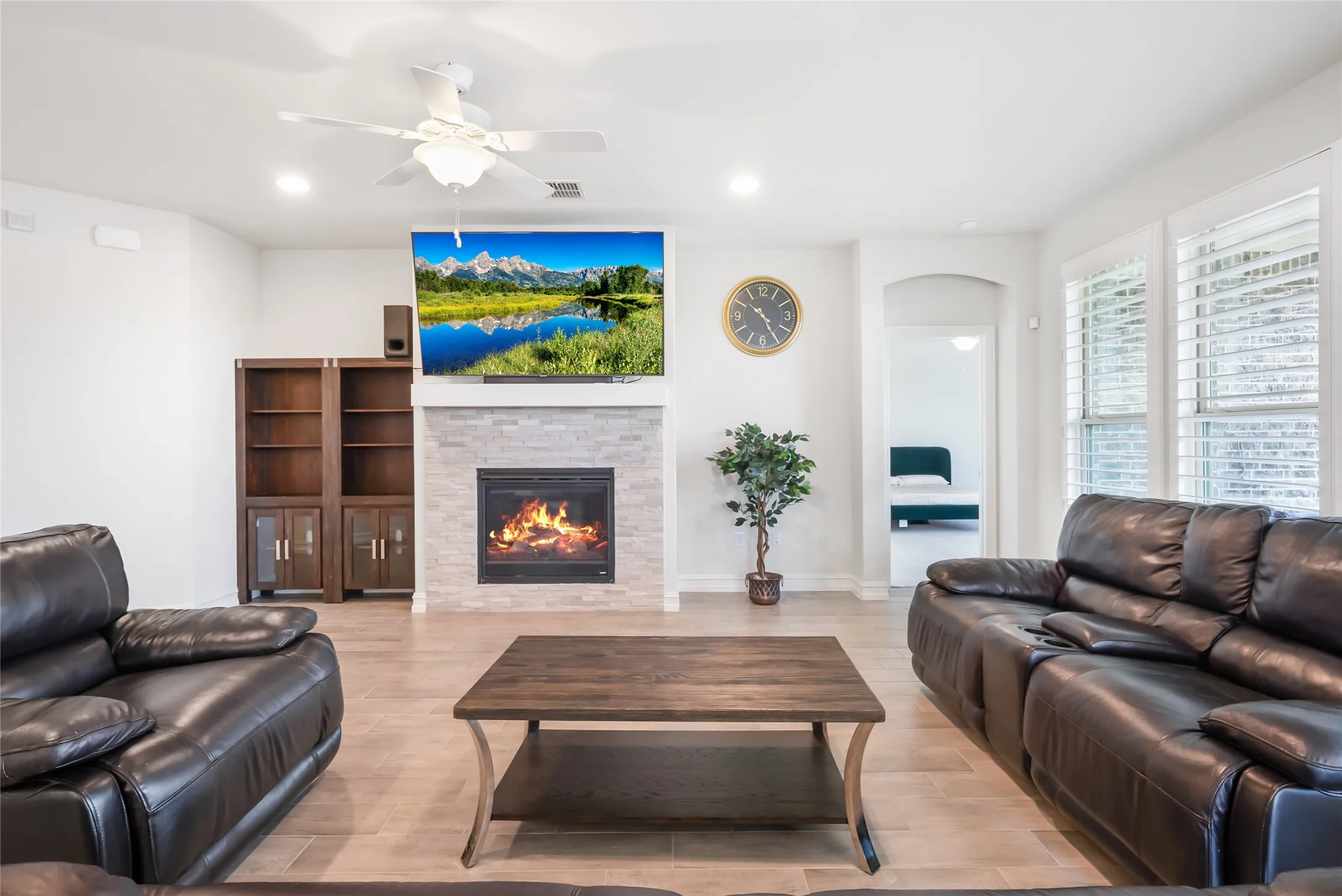 Single Family Residence For Sale in Collin County , 11222 Raimundo Road, Frisco, Texas 75035, 4 Bedroom, 3 Bathroom, 2 Garage spaces, 2,543 Sqft, built in 2019, mls#21367617, Real Estate Agent in Frisco, Homes For Sale in Collin county, Homes For Sale in Frisco, Realtor in Frisco Texas, Real Estate Brokerage Independent Realty Texas, Luminita Cordes Realtor