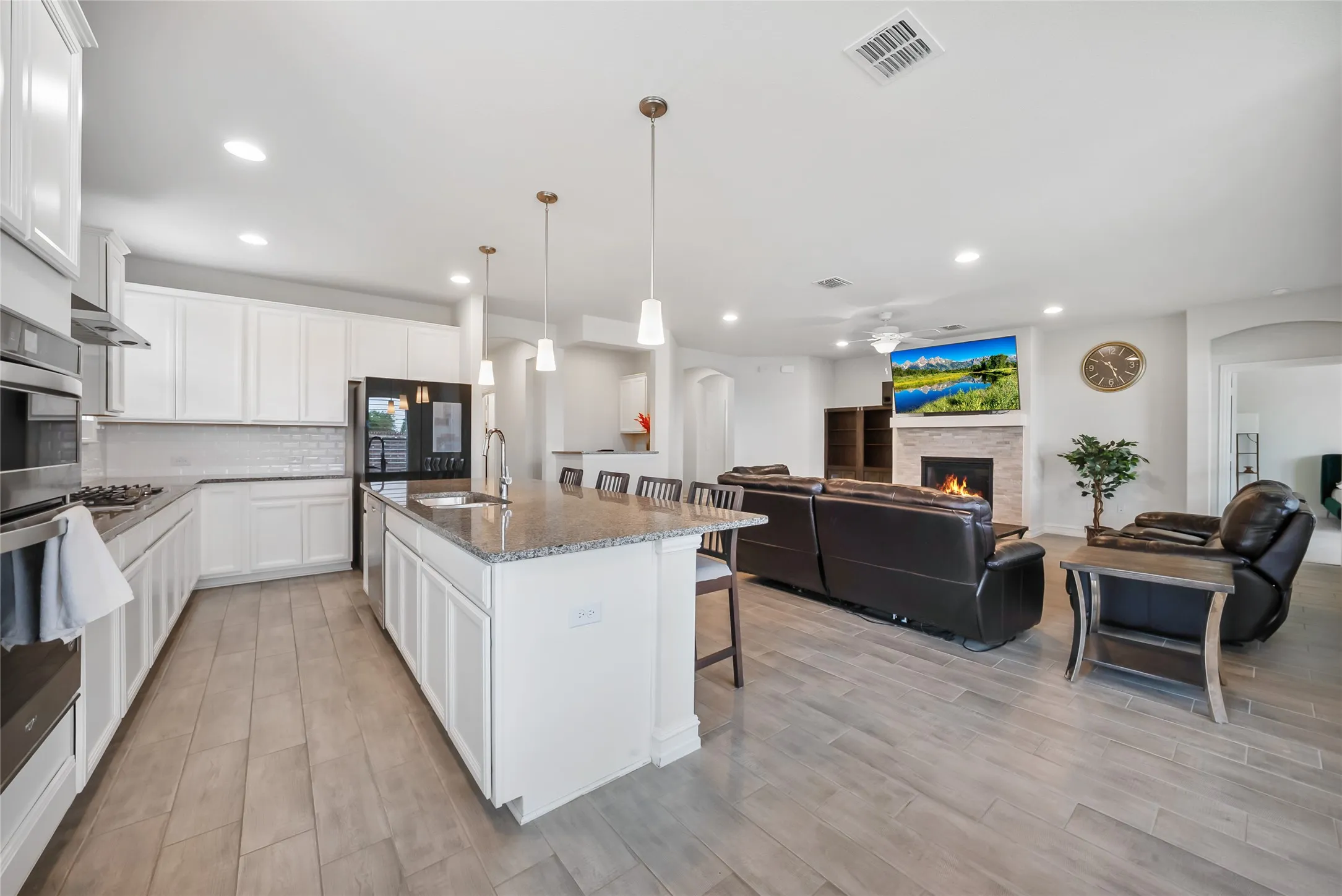 Single Family Residence For Sale in Collin County , 11222 Raimundo Road, Frisco, Texas 75035, 4 Bedroom, 3 Bathroom, 2 Garage spaces, 2,543 Sqft, built in 2019, mls#21367617, Real Estate Agent in Frisco, Homes For Sale in Collin county, Homes For Sale in Frisco, Realtor in Frisco Texas, Real Estate Brokerage Independent Realty Texas, Luminita Cordes Realtor