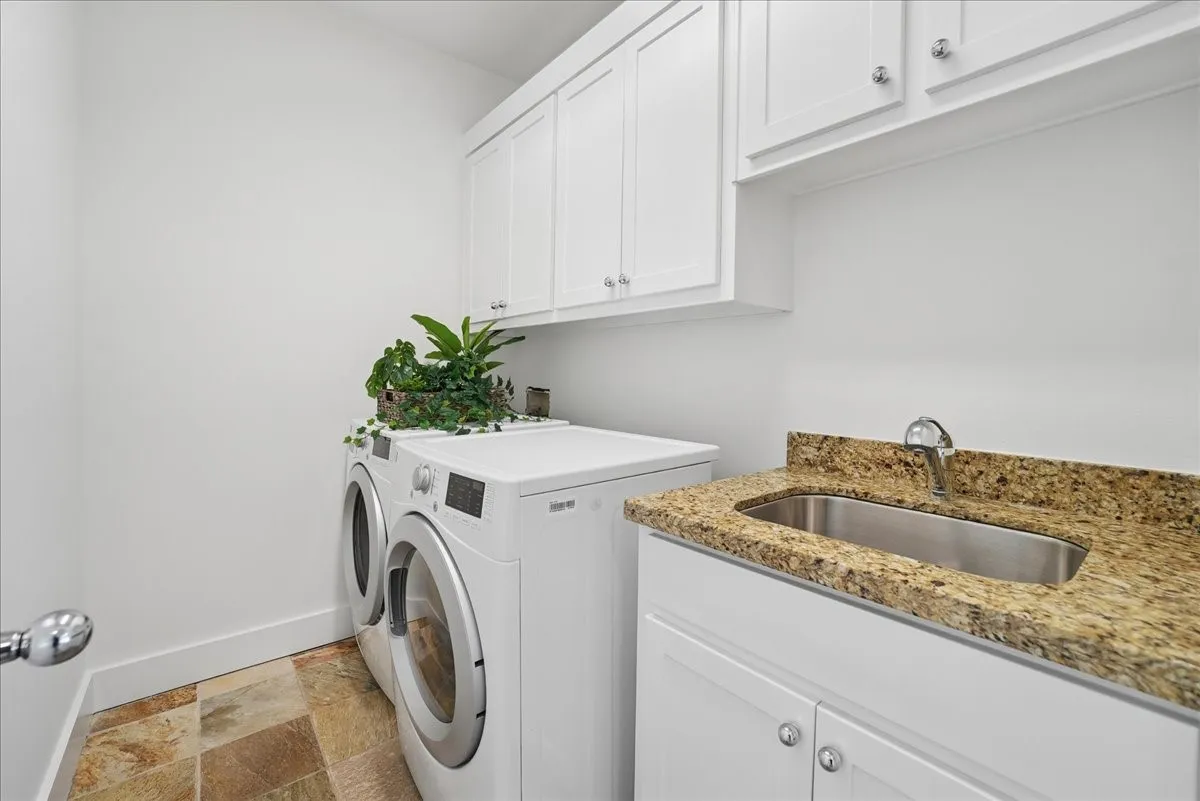 Single Family Residence For Sale in Dallas County , 5642 Ellsworth Avenue, Dallas, Texas 75206, 3 Bedroom, 3 Bathroom, 2 Garage spaces, 3,026 Sqft, built in 2007, mls#21370749, Real Estate Agent in Dallas, Homes For Sale in Dallas county, Homes For Sale in Dallas, Realtor in Dallas Texas, Real Estate Brokerage Independent Realty Texas, Luminita Cordes Realtor