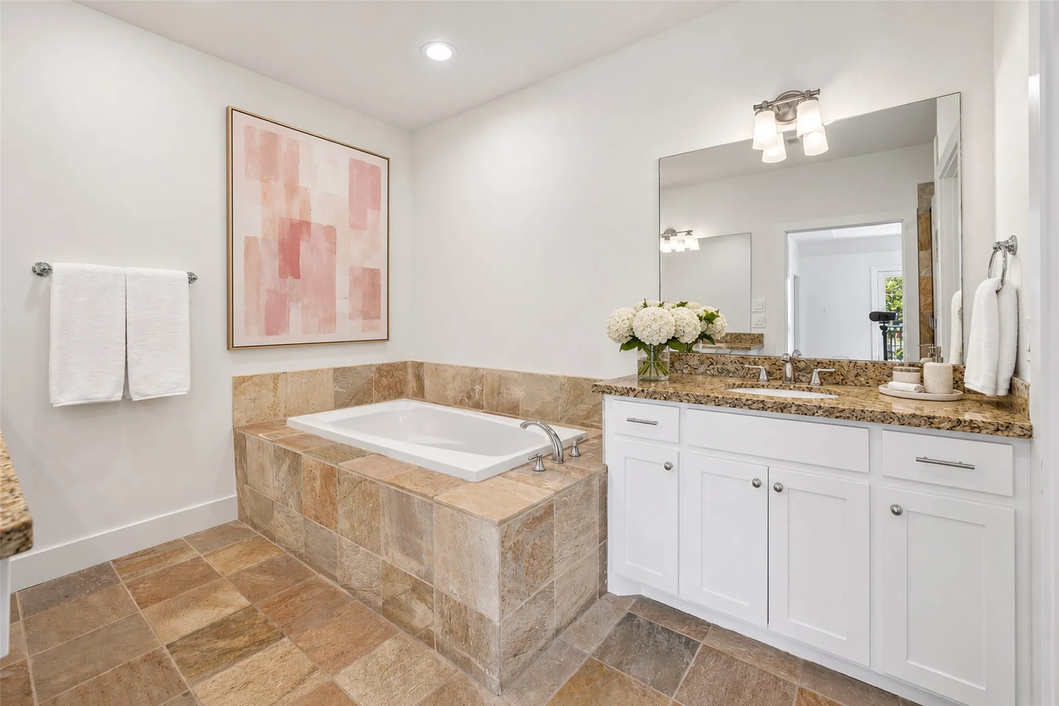 Single Family Residence For Sale in Dallas County , 5642 Ellsworth Avenue, Dallas, Texas 75206, 3 Bedroom, 3 Bathroom, 2 Garage spaces, 3,026 Sqft, built in 2007, mls#21370749, Real Estate Agent in Dallas, Homes For Sale in Dallas county, Homes For Sale in Dallas, Realtor in Dallas Texas, Real Estate Brokerage Independent Realty Texas, Luminita Cordes Realtor