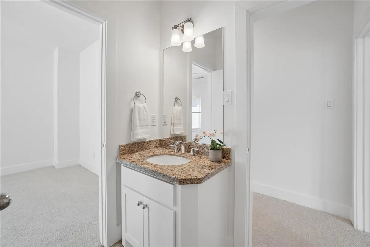 Single Family Residence For Sale in Dallas County , 5642 Ellsworth Avenue, Dallas, Texas 75206, 3 Bedroom, 3 Bathroom, 2 Garage spaces, 3,026 Sqft, built in 2007, mls#21370749, Real Estate Agent in Dallas, Homes For Sale in Dallas county, Homes For Sale in Dallas, Realtor in Dallas Texas, Real Estate Brokerage Independent Realty Texas, Luminita Cordes Realtor