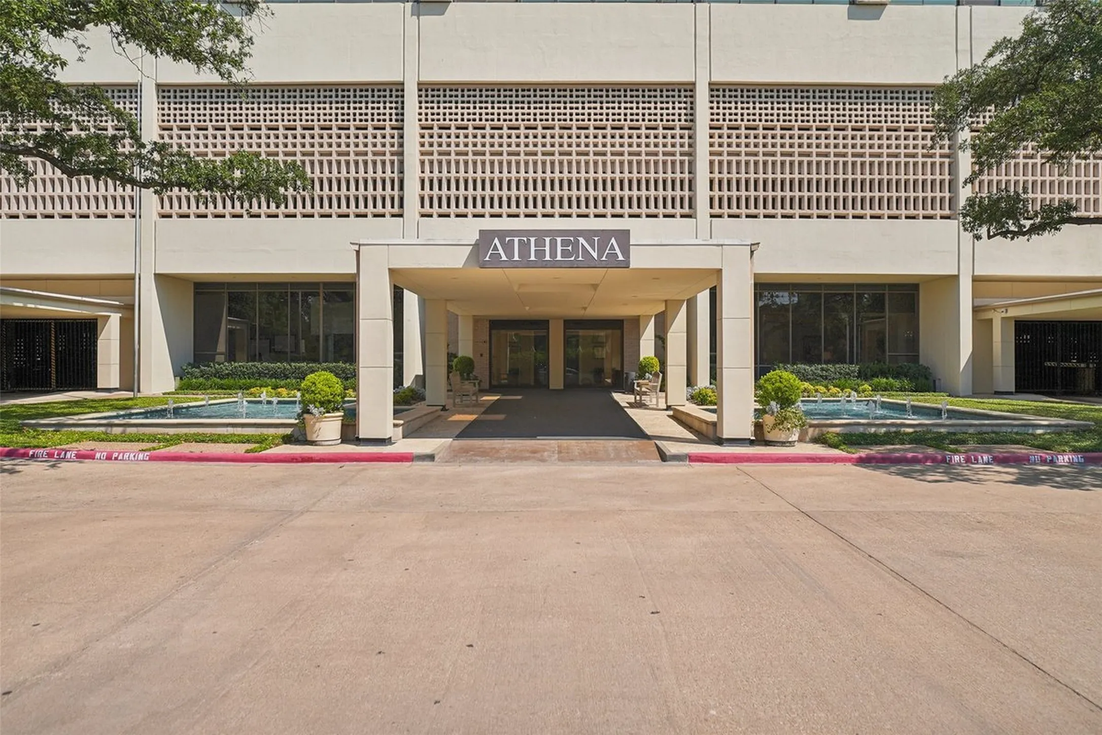 Condominium For Sale in Dallas County , 6335 W Northwest Highway 1514, Dallas, Texas 75225, 2 Bedroom, 2 Bathroom, 2 Garage spaces, 1,543 Sqft, built in 1966, mls#21371442, Real Estate Agent in Dallas, Homes For Sale in Dallas county, Homes For Sale in Dallas, Realtor in Dallas Texas, Real Estate Brokerage Independent Realty Texas, Luminita Cordes Realtor