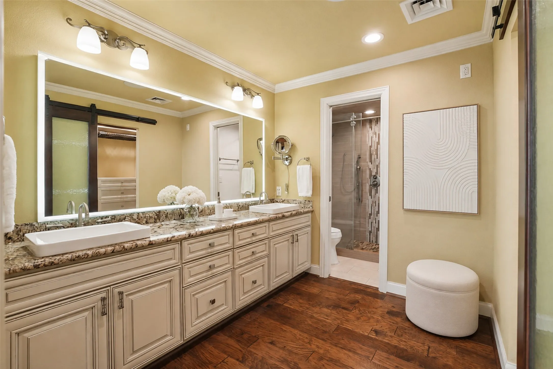 Condominium For Sale in Dallas County , 6335 W Northwest Highway 1514, Dallas, Texas 75225, 2 Bedroom, 2 Bathroom, 2 Garage spaces, 1,543 Sqft, built in 1966, mls#21371442, Real Estate Agent in Dallas, Homes For Sale in Dallas county, Homes For Sale in Dallas, Realtor in Dallas Texas, Real Estate Brokerage Independent Realty Texas, Luminita Cordes Realtor
