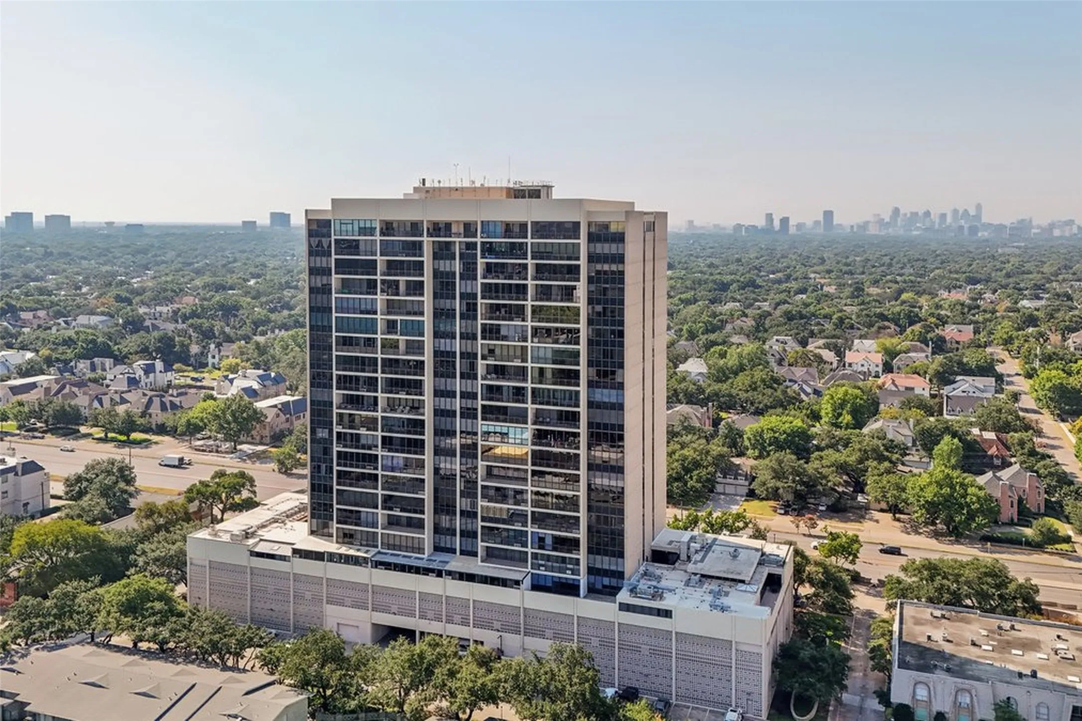 Condominium For Sale in Dallas County , 6335 W Northwest Highway 1514, Dallas, Texas 75225, 2 Bedroom, 2 Bathroom, 2 Garage spaces, 1,543 Sqft, built in 1966, mls#21371442, Real Estate Agent in Dallas, Homes For Sale in Dallas county, Homes For Sale in Dallas, Realtor in Dallas Texas, Real Estate Brokerage Independent Realty Texas, Luminita Cordes Realtor