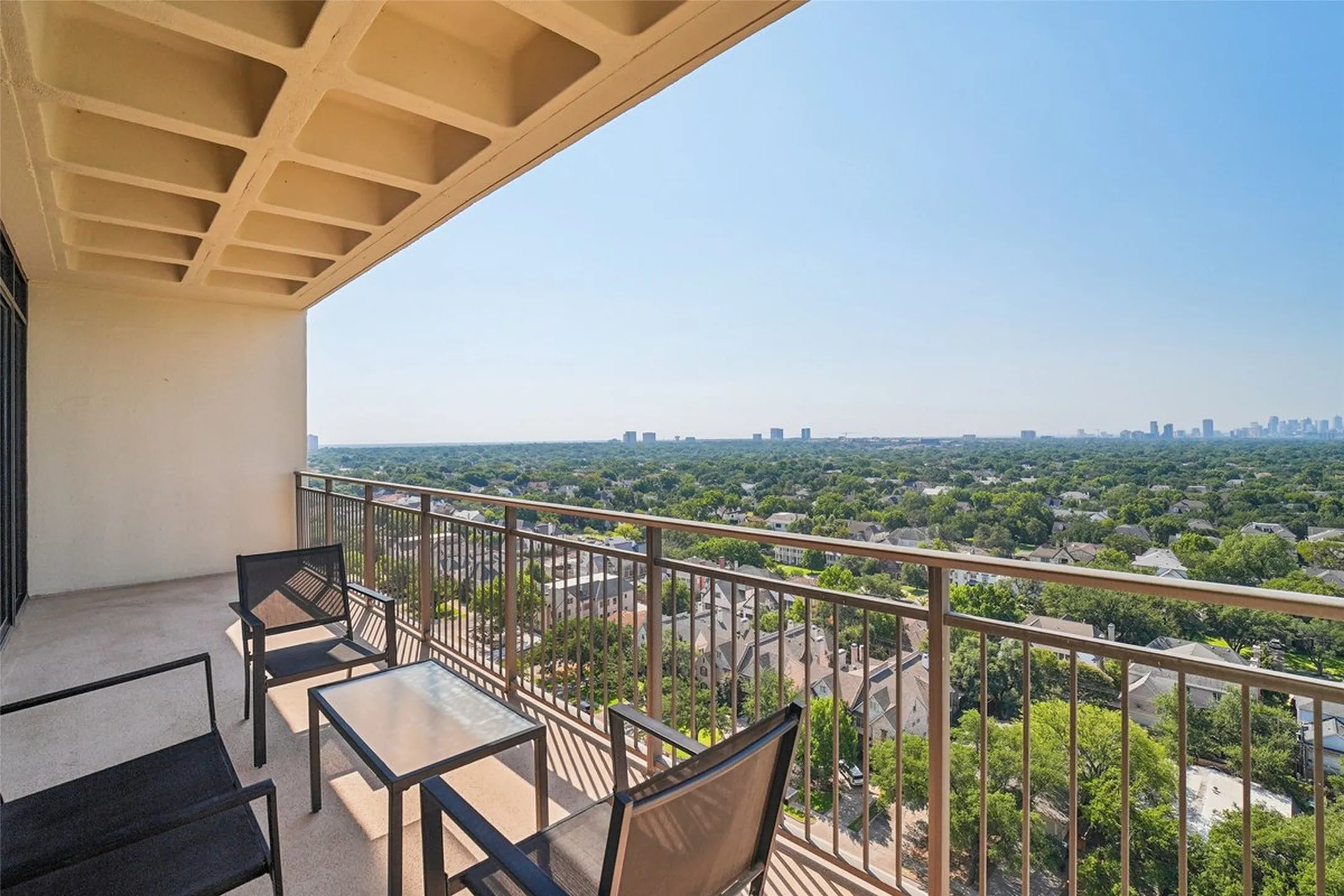 Condominium For Sale in Dallas County , 6335 W Northwest Highway 1514, Dallas, Texas 75225, 2 Bedroom, 2 Bathroom, 2 Garage spaces, 1,543 Sqft, built in 1966, mls#21371442, Real Estate Agent in Dallas, Homes For Sale in Dallas county, Homes For Sale in Dallas, Realtor in Dallas Texas, Real Estate Brokerage Independent Realty Texas, Luminita Cordes Realtor