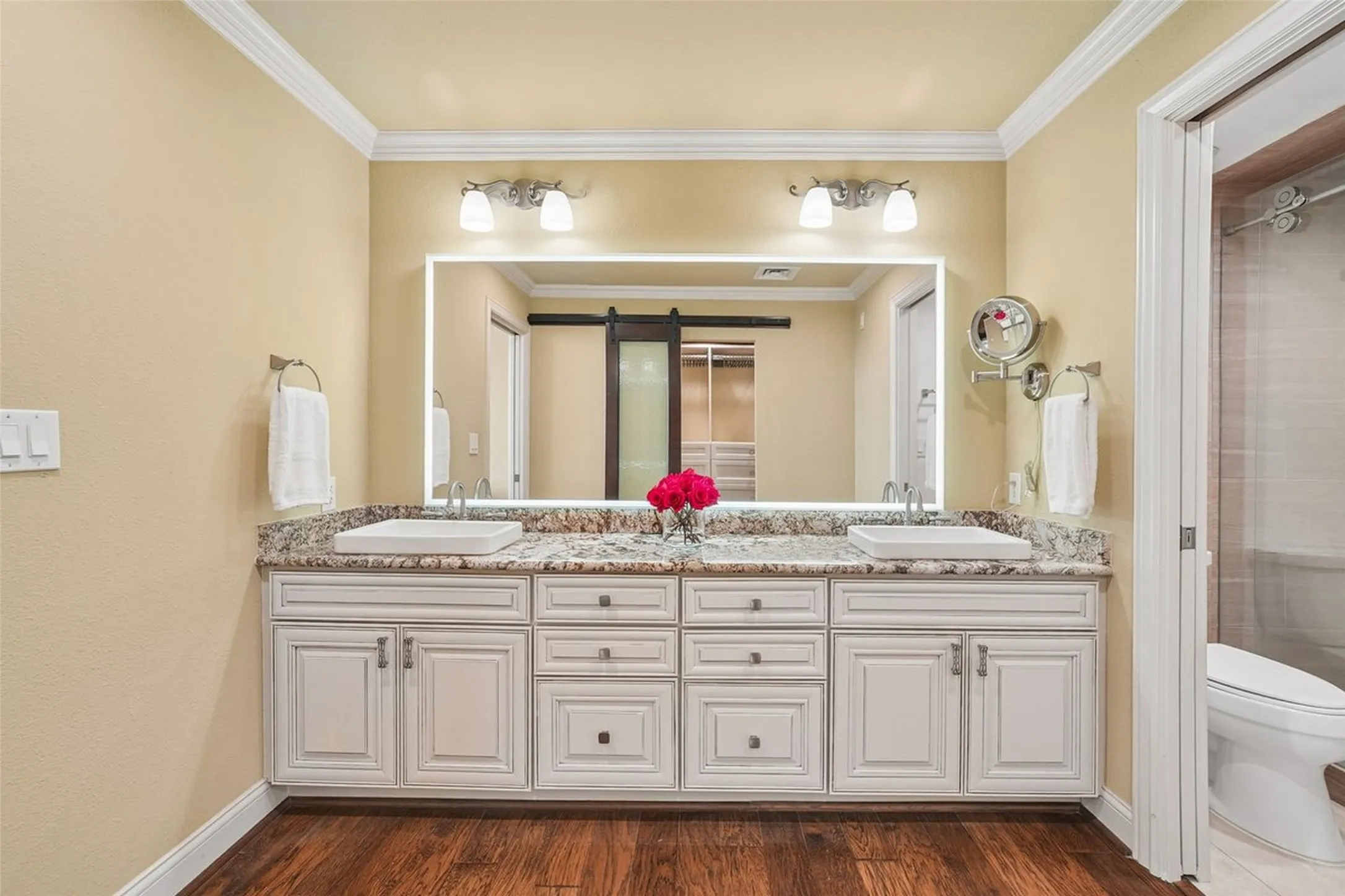 Condominium For Sale in Dallas County , 6335 W Northwest Highway 1514, Dallas, Texas 75225, 2 Bedroom, 2 Bathroom, 2 Garage spaces, 1,543 Sqft, built in 1966, mls#21371442, Real Estate Agent in Dallas, Homes For Sale in Dallas county, Homes For Sale in Dallas, Realtor in Dallas Texas, Real Estate Brokerage Independent Realty Texas, Luminita Cordes Realtor
