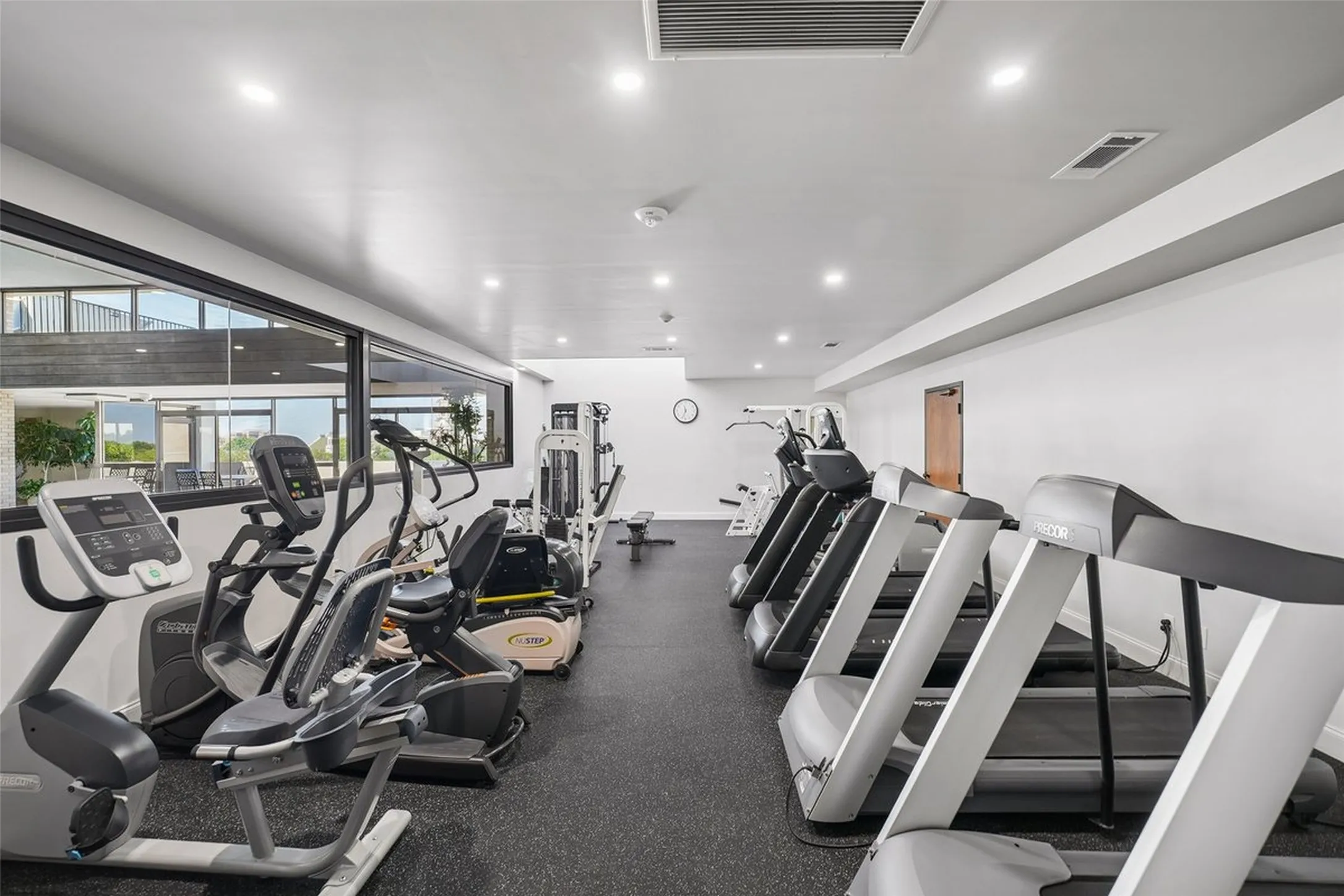 Condominium For Sale in Dallas County , 6335 W Northwest Highway 1514, Dallas, Texas 75225, 2 Bedroom, 2 Bathroom, 2 Garage spaces, 1,543 Sqft, built in 1966, mls#21371442, Real Estate Agent in Dallas, Homes For Sale in Dallas county, Homes For Sale in Dallas, Realtor in Dallas Texas, Real Estate Brokerage Independent Realty Texas, Luminita Cordes Realtor
