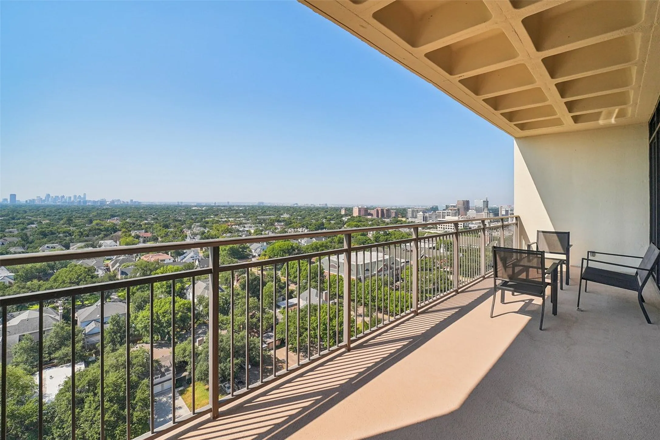 Condominium For Sale in Dallas County , 6335 W Northwest Highway 1514, Dallas, Texas 75225, 2 Bedroom, 2 Bathroom, 2 Garage spaces, 1,543 Sqft, built in 1966, mls#21371442, Real Estate Agent in Dallas, Homes For Sale in Dallas county, Homes For Sale in Dallas, Realtor in Dallas Texas, Real Estate Brokerage Independent Realty Texas, Luminita Cordes Realtor