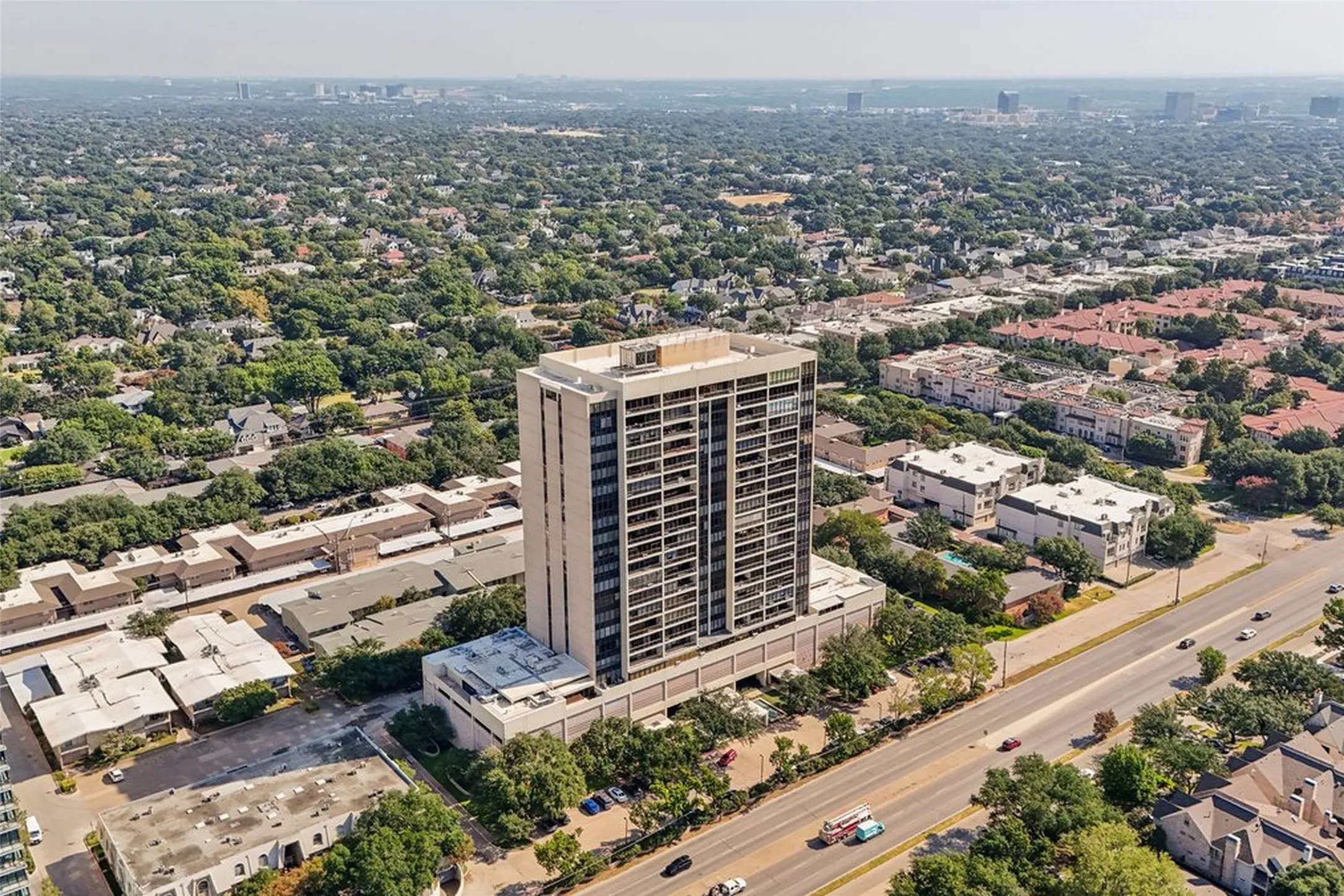 Condominium For Sale in Dallas County , 6335 W Northwest Highway 1514, Dallas, Texas 75225, 2 Bedroom, 2 Bathroom, 2 Garage spaces, 1,543 Sqft, built in 1966, mls#21371442, Real Estate Agent in Dallas, Homes For Sale in Dallas county, Homes For Sale in Dallas, Realtor in Dallas Texas, Real Estate Brokerage Independent Realty Texas, Luminita Cordes Realtor