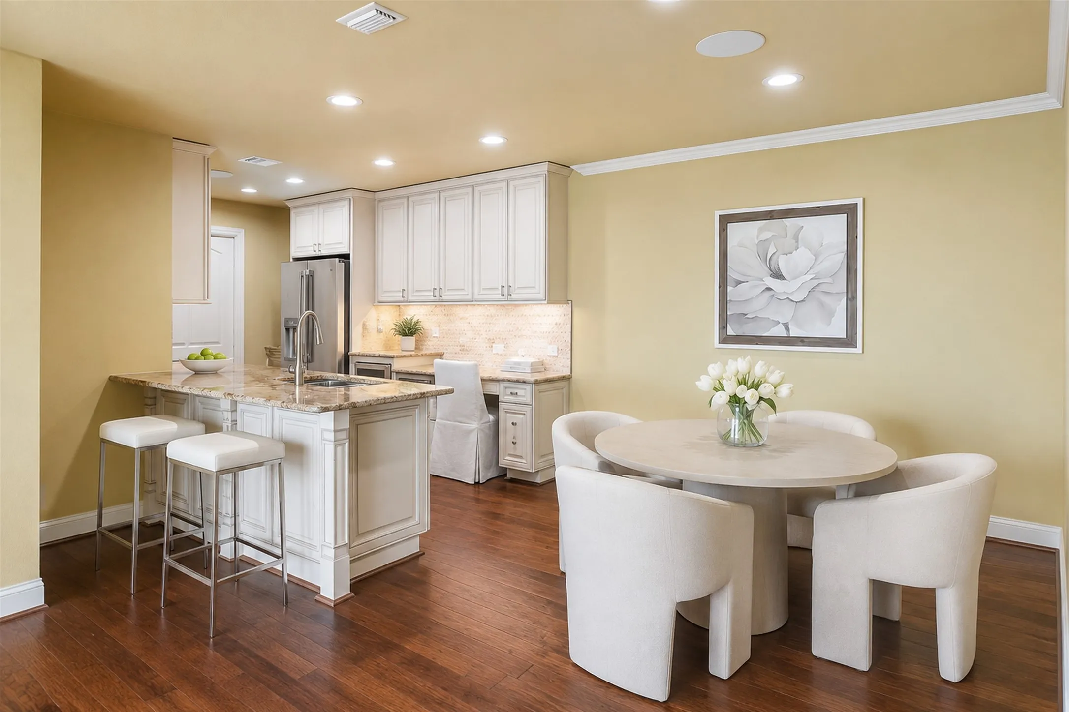 Condominium For Sale in Dallas County , 6335 W Northwest Highway 1514, Dallas, Texas 75225, 2 Bedroom, 2 Bathroom, 2 Garage spaces, 1,543 Sqft, built in 1966, mls#21371442, Real Estate Agent in Dallas, Homes For Sale in Dallas county, Homes For Sale in Dallas, Realtor in Dallas Texas, Real Estate Brokerage Independent Realty Texas, Luminita Cordes Realtor
