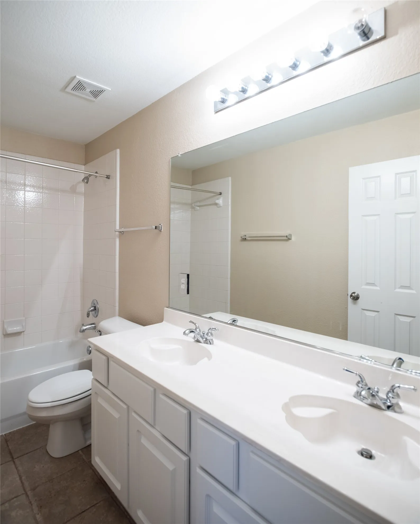 Single Family Residence For Rent in Collin County , 5516 Amber Way, Mc Kinney, Texas 75072, 3 Bedroom, 2 Bathroom, 2 Garage spaces, 1,838 Sqft, built in 2001, mls#21369946, Real Estate Agent in Mc Kinney, Homes For Rent in Collin county, Homes For Rent in Mc Kinney, Realtor in Mc Kinney Texas, Real Estate Brokerage Independent Realty Texas, Luminita Cordes Realtor